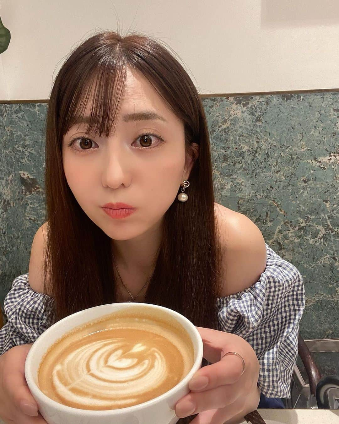 堀尾実咲さんのインスタグラム写真 - (堀尾実咲Instagram)「おっきいカフェラテ飲んだよ☕️  #fashion #cordinate #calnamur #cafe #cafestagram #カフェ巡り #カフェ部 #カフェ活 #表参道カフェ #ファッション #コーディネート #カルナムール #藤田ニコル #めろふく」9月5日 20時01分 - misaki.horio