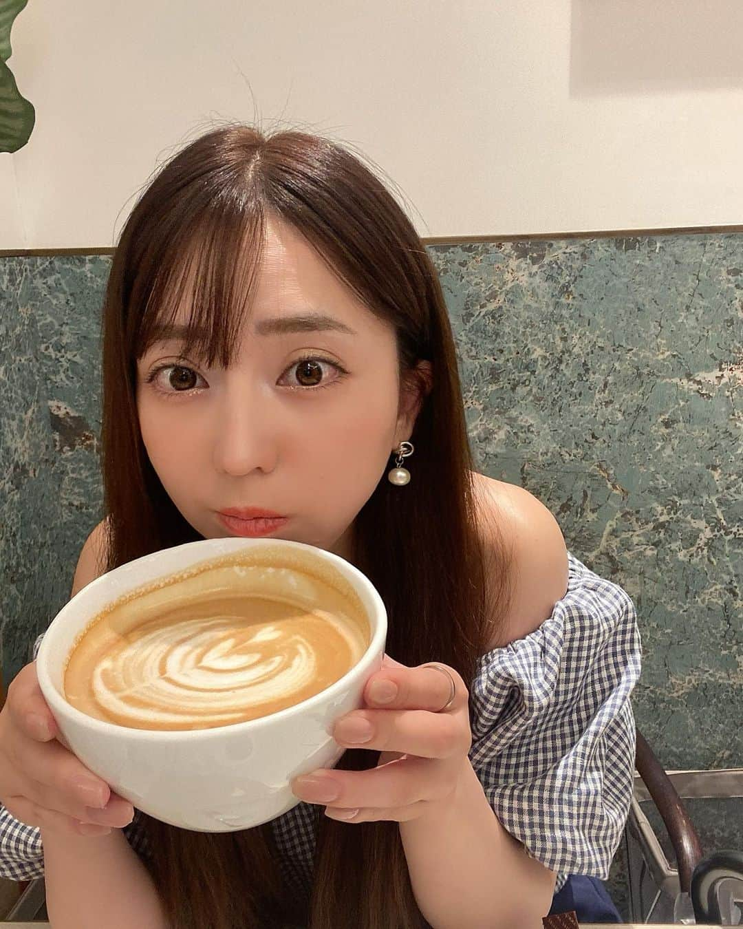 堀尾実咲さんのインスタグラム写真 - (堀尾実咲Instagram)「おっきいカフェラテ飲んだよ☕️  #fashion #cordinate #calnamur #cafe #cafestagram #カフェ巡り #カフェ部 #カフェ活 #表参道カフェ #ファッション #コーディネート #カルナムール #藤田ニコル #めろふく」9月5日 20時01分 - misaki.horio