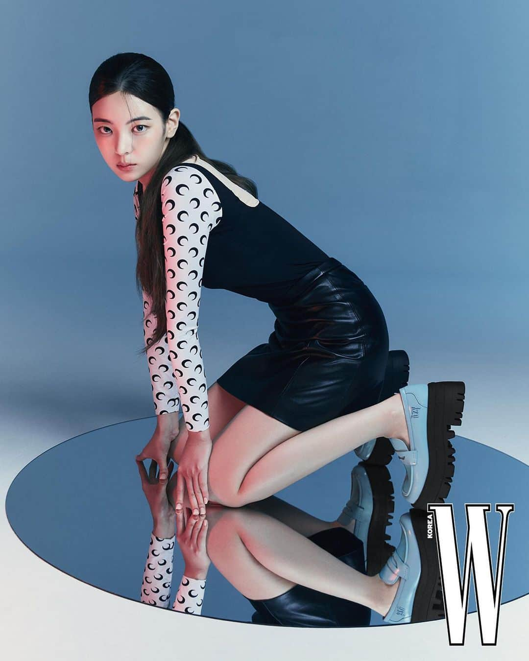 ITZYさんのインスタグラム写真 - (ITZYInstagram)「Happy to be on W Korea September digital cover @wkorea with @charleskeithofficial  Photographed by Heejune Kim   #CharlesKeithFW22 #ImwithCharlesKeith #ITZYxCharlesKeith #ITZMINE」9月5日 20時38分 - itzy.all.in.us