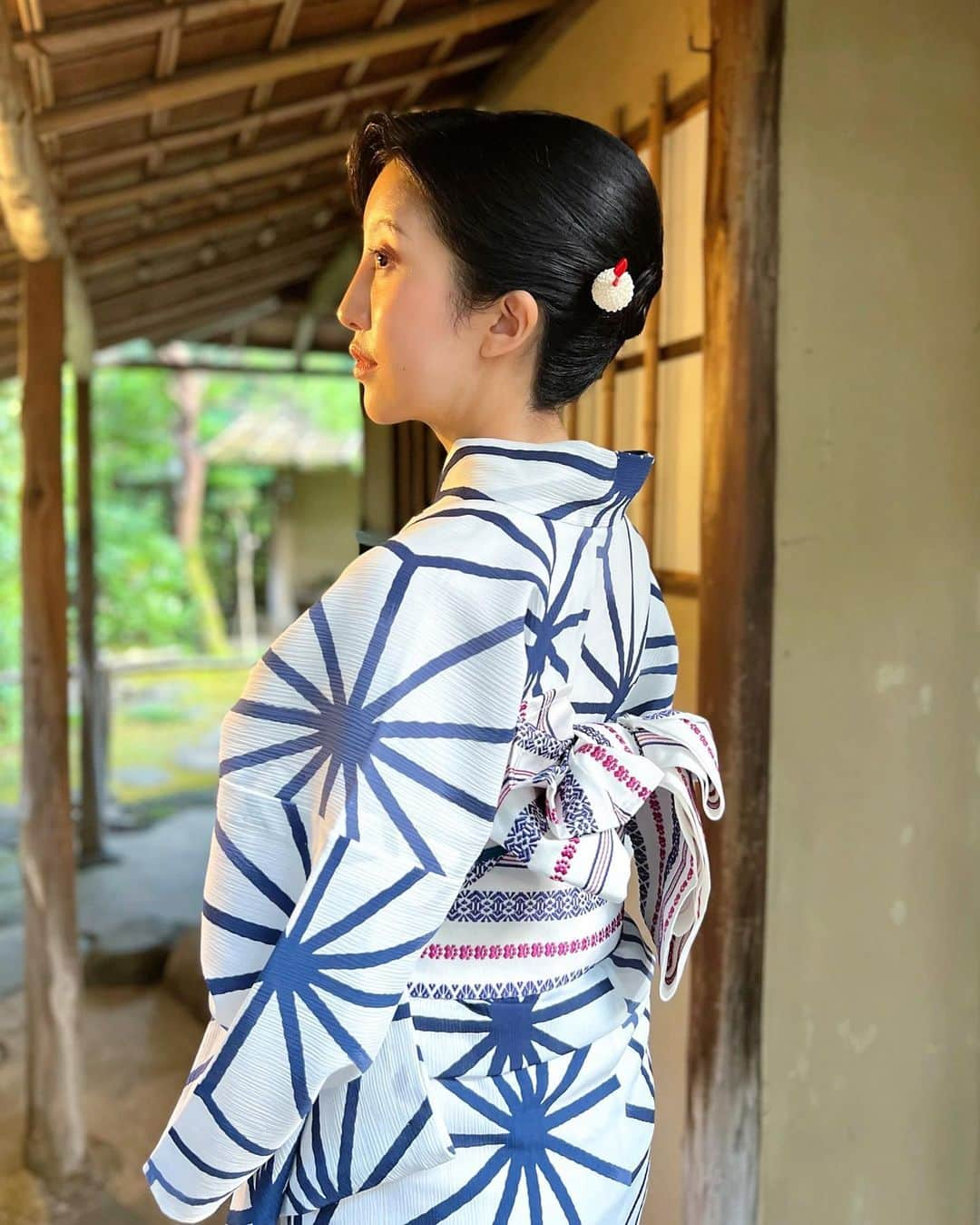 井上茉倫（月神まりな）さんのインスタグラム写真 - (井上茉倫（月神まりな）Instagram)「お仕事の宣材という事もあり実はこの夏 汗流しながら2回浴衣着た🎆🦟🌀  大切にしてるお気に入りの一着 帯で可愛らしさを残しつつ初めての夜会巻に😌✨」9月5日 21時40分 - inoue_marin