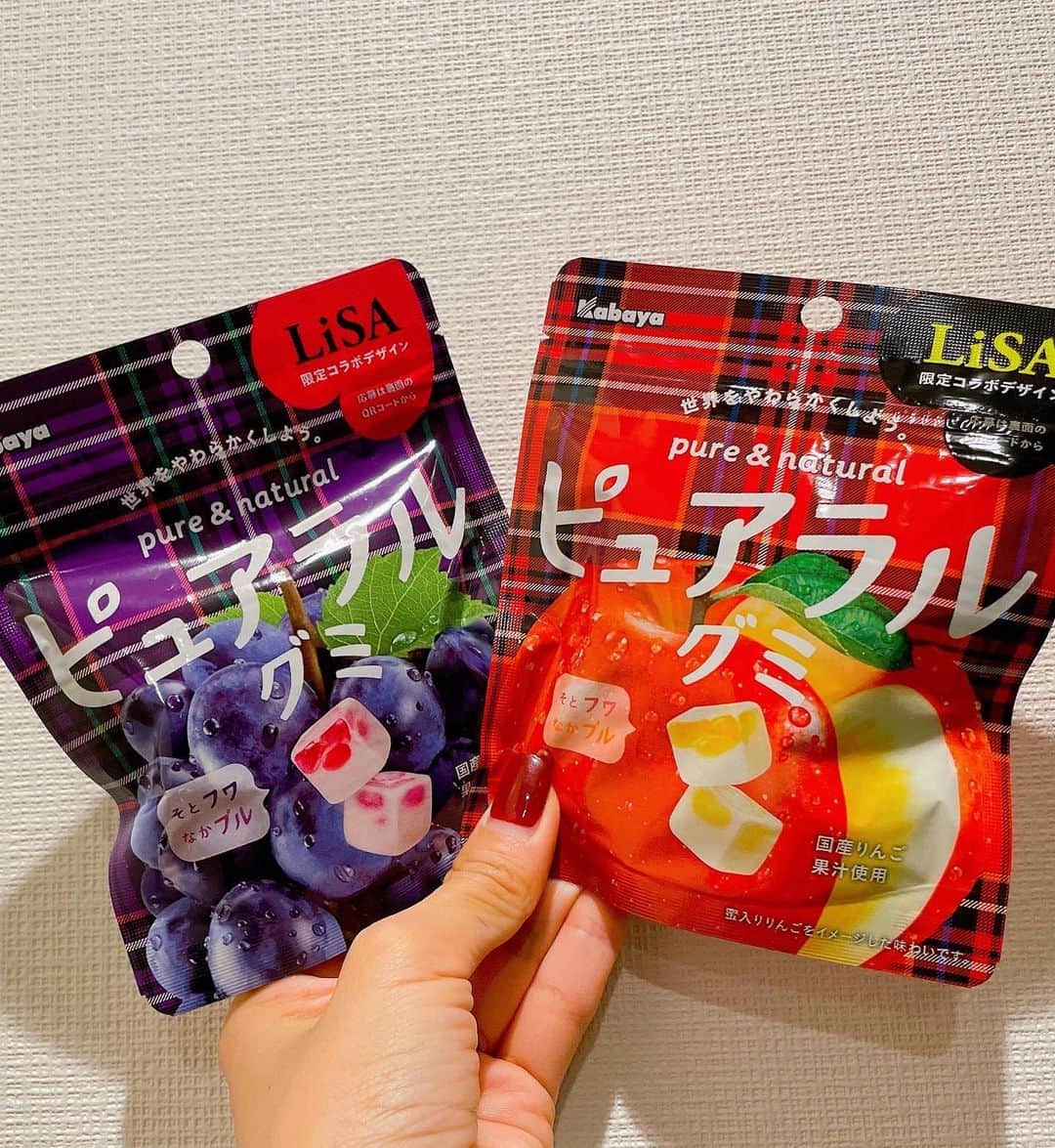 LiSAさんのインスタグラム写真 - (LiSAInstagram)「おはよ〜！！🍒  今日は9/6！ということで、　#ピュアラルグミ × #LiSA のコラボフレーバー全国で発売ですっ🎉💕 チェックのパッケージが目印ですっ👀コンビニやお菓子のグミコーナーで見つけて〜！🍒🍇🍎 是非　#ふわわせ　で感想教えてね〜🥰❤️❤️🍒 kabaya.co.jp/catalog/purera…」9月6日 9時33分 - xlisa_olivex