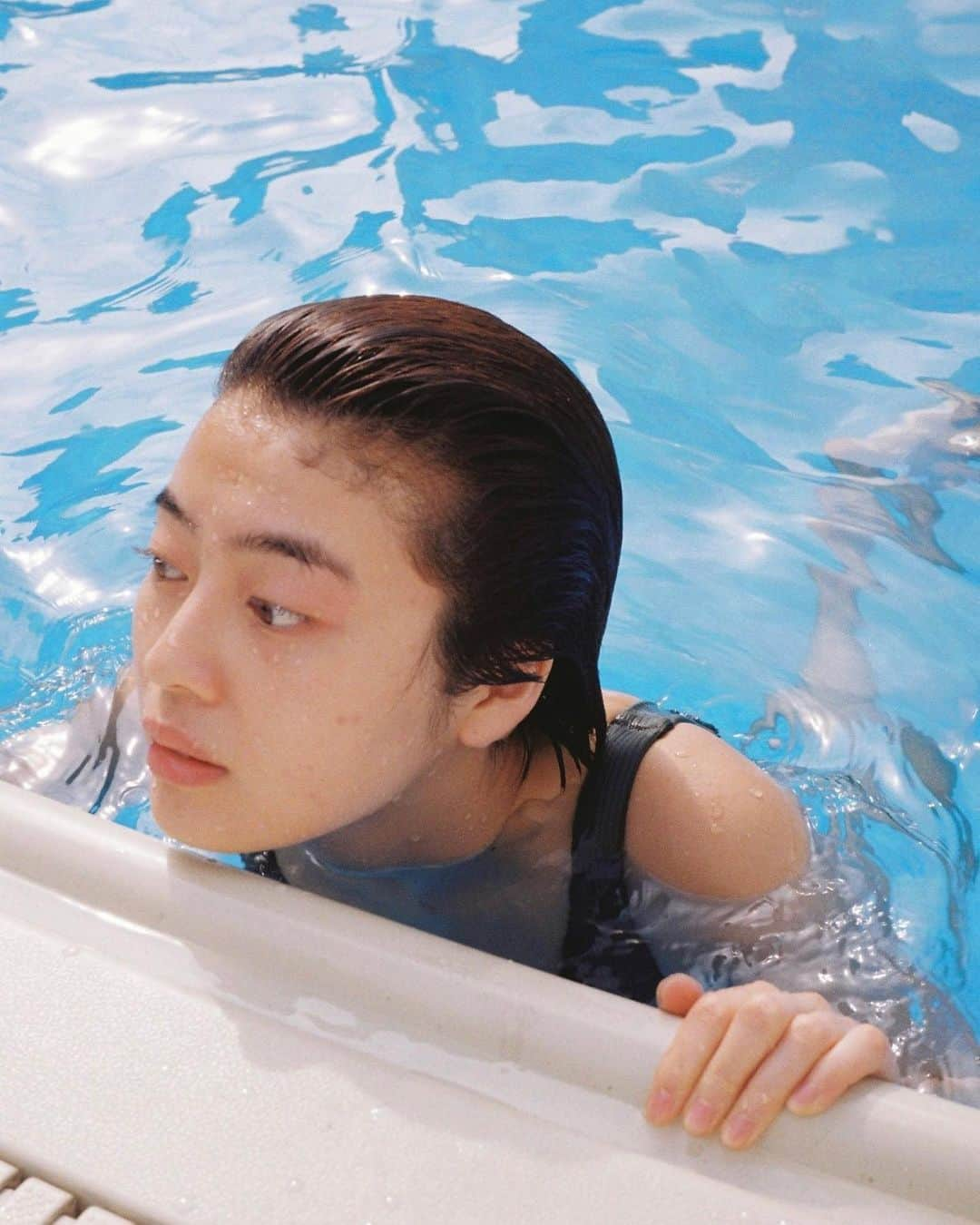 高橋春織さんのインスタグラム写真 - (高橋春織Instagram)「🏊‍♀️💦  プールは潜る派  夏が終わりそうだね~🐳  #haofilm #filmphotography」9月6日 10時57分 - haoringo_official