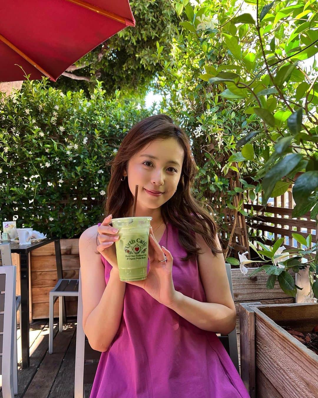 久慈暁子さんのインスタグラム写真 - (久慈暁子Instagram)「* LAの思い出🌴 ついに本場のアースカフェの抹茶も 飲むことができました🍵🌿 * #LA #Urthcafe」9月6日 11時32分 - kuji_akiko