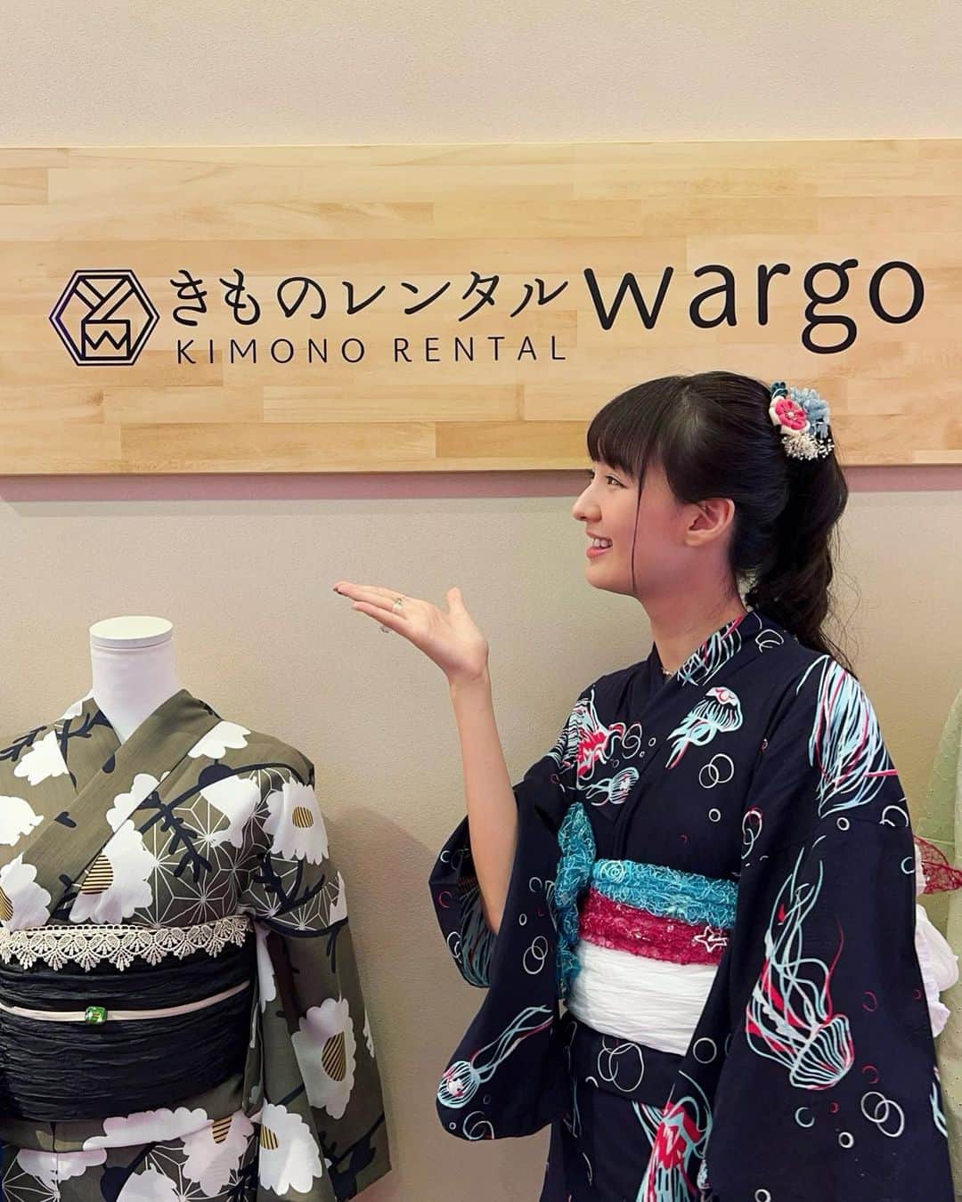 道江幸子さんのインスタグラム写真 - (道江幸子Instagram)「京都着物レンタルwargoさんで 浴衣を借りてきました♡ ⁡ 大好きなクラゲの可愛い浴衣を発見🤍❕ 帯もクラゲを意識して選びました💎❄️🦋 華やかに仕上げていただき着付けも素晴らしかったです✨ ⁡ おまかせだけでなく 帯の希望を伝えれば さすがの巻き方で可愛くしてくれますヨ😁 ⁡ 個性もしっかり表現してくれるのは とても嬉しいですね(*´∇｀*) ⁡ お店も7月から浅草横町に新店がオープンしました！内装もとてもかわいく撮影も出来て、最高です🎀 ⁡ 是非気軽に、お問合せしてみてください✨ ⁡ 「京都きものレンタルwargo」浅草店 https://kyotokimono-rental.com/ ⁡ ⁡ ⁡ ⁡ ⁡ ⁡ ⁡ ⁡ ⁡ #wargo #pr #着物レンタル #着物 #和服 #クラゲ #京都きものレンタルwargo #kimono」9月6日 19時38分 - sachiko_michie