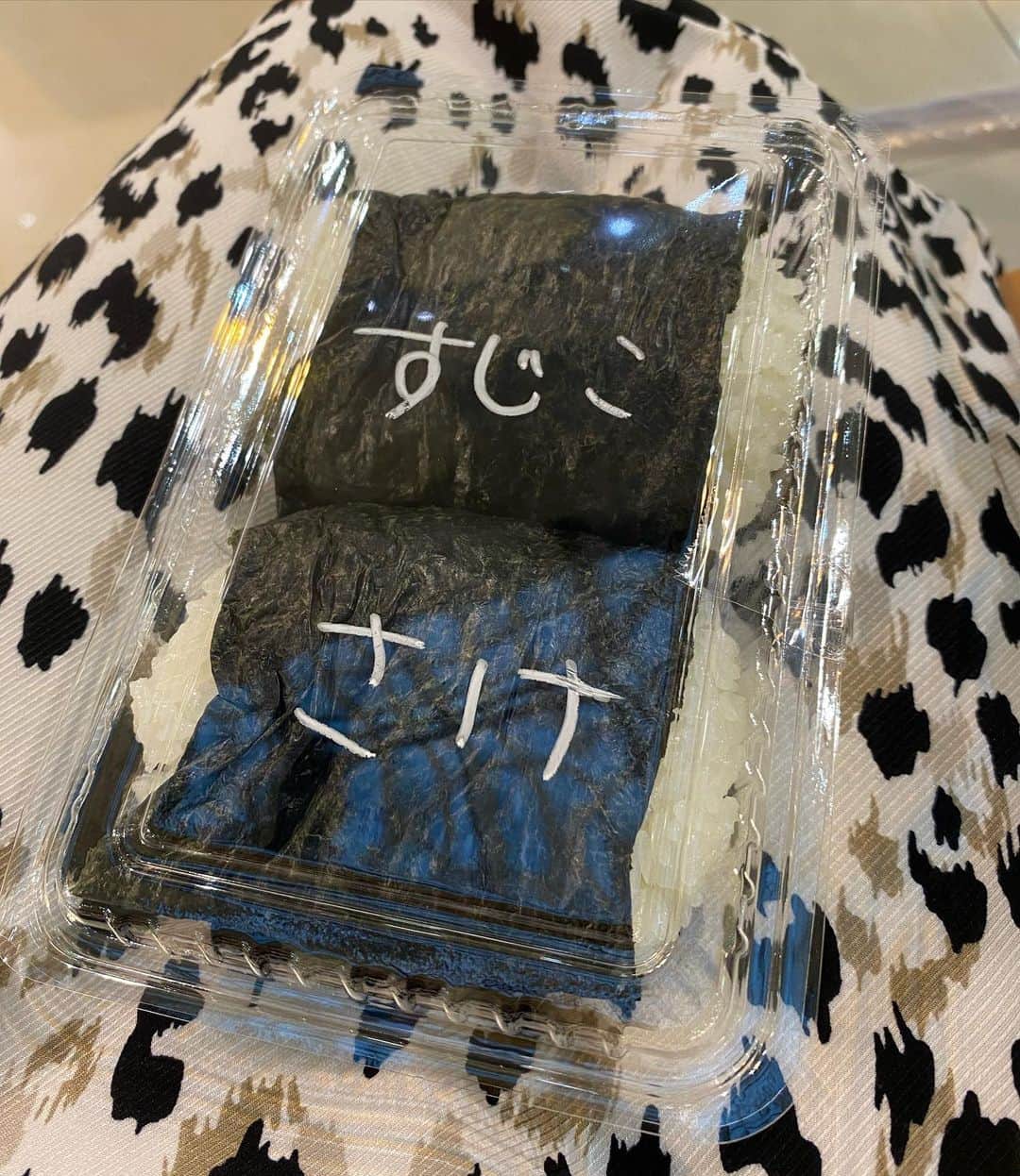 藤堂なえみさんのインスタグラム写真 - (藤堂なえみInstagram)「髪もう色落ちした🟣💦  小さい頃好きだった 新札幌🚃  保育園の頃から通ってる  ⚫︎クッキー屋さん！ チェリークッキー目的🍒  ⚫︎おむすび屋さん！ すじことサケ🐟 すじこ化け物級に美味しい、 塩加減も抜群👍🏿👍🏿✨  ⚫︎駅馬車 生まれる前からある？喫茶店 すごく昔ながらの☕️ ダーツとかする場所あった🤭 行ったのは初めて✨✨  ⚫︎青少年科学館と水族館 ばあちゃんとめっちゃ行ったwww 飽きるくらい行った！  北海道来た時は是非寄ってみてね💖  飛行石ストラップを ネックレスに作った🌱🌐 毎日つけて出掛けたいww  #札幌 #新札幌 #好きな場所 #地元 #飛行石 #飛行石ペンダント #天空の城ラピュタ」9月6日 21時25分 - naestagramdayo