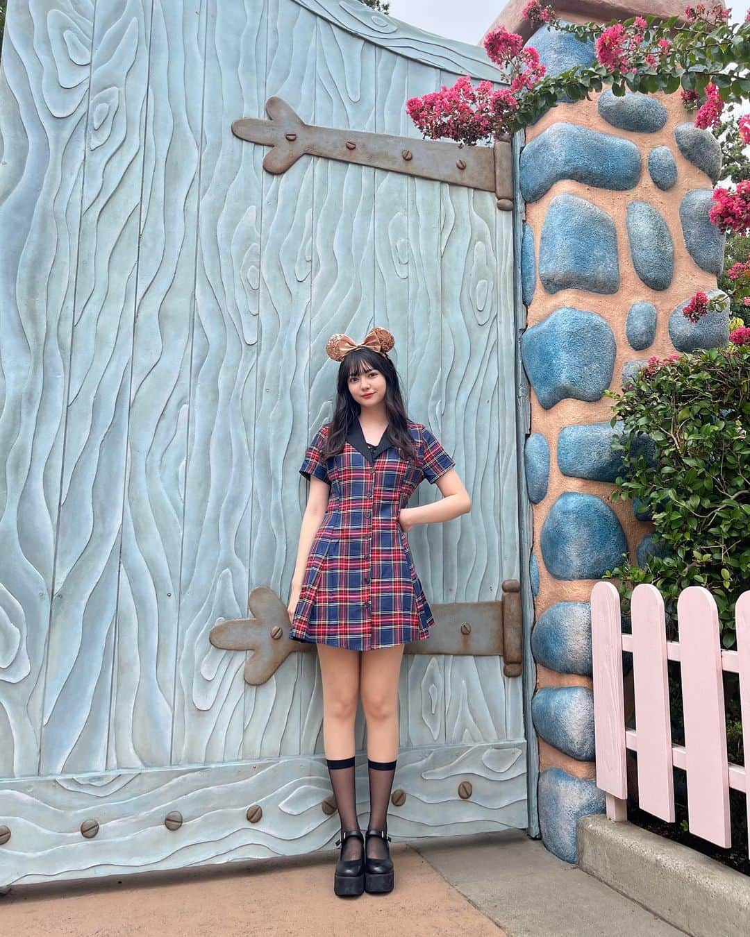 菅井純愛さんのインスタグラム写真 - (菅井純愛Instagram)「・  Disneyland🏰  チェックコーデで行ったよ〜〜   #disney  #disneyland  #disneyprincess  #disneystyle  #ディズニーランド  #ディズニー  #ディズニーコーデ  #ディズニーカチューシャ  #fashion  #fashionstyle  #ありぽんふぁっしょん  #06  #06년생  #16yearsold  #173cm  #jk  #jk1  #fjk  #ファッション  #高校生  #model  #모델  #japanesegirl  #고교생  #오오티디  #패션  #패션스타그램  #셀카  #时尚  #模特兒」9月6日 21時42分 - aria_sugai