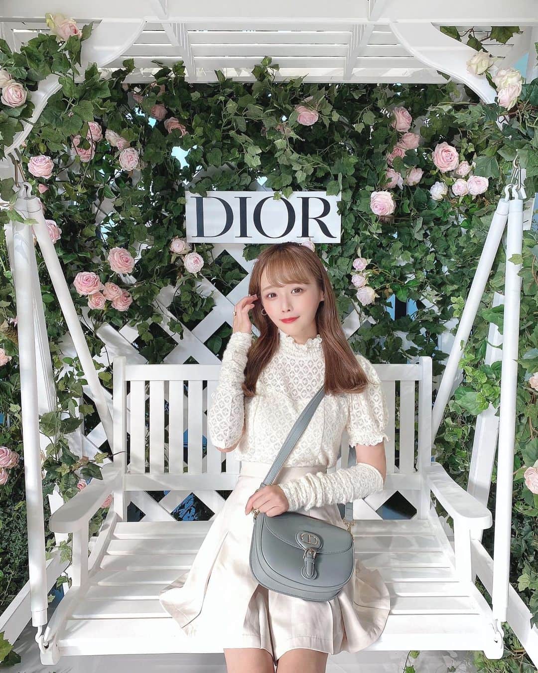 計良日向子（ひなひ）さんのインスタグラム写真 - (計良日向子（ひなひ）Instagram)「. . Diorのイベント ディオールプレステージ ローズギャラリーに行ってきたよ🥀 . . . 会場いっぱいにバラがあって 素敵すぎる空間だった🥺💕 11日までのイベントなのでぜひ♡ (要予約です❕) . . . 👗トップス　@__treat.urself__ . 👗スカート　@ingnistore . 👜バッグ　@dior . 🩰シューズ　@charleskeith_jp . . . . #dior #diorbeauty #ディオール #トリート #ingni #チャールズアンドキース #ひなひコーデ」9月6日 22時30分 - kerahinako1105
