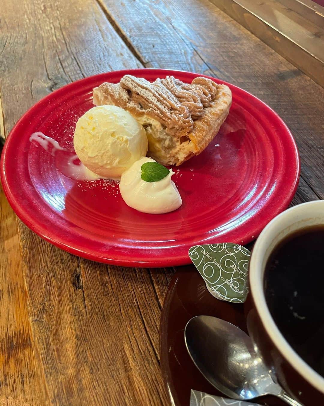 奈美悦子さんのインスタグラム写真 - (奈美悦子Instagram)「期間限定のモンブランアップルパイを、食べに「グラニースミス青山店」に行ってきました。大好きなアップルパイ＋モンブラン❣️美味しかったです😄美味し過ぎました❤️コーヒーも美味しかった。期間限定中にまた行かなきゃ🍎🌰✌️#アップルパイ #期間限定 #アップルパイ大好き #グラニースミス #グラニースミスアップルパイ #青山 #モンブラン #モンブランアップルパイ ＃美味しい#アップルパイ好き #コーヒー」9月7日 11時49分 - nami.etsuko