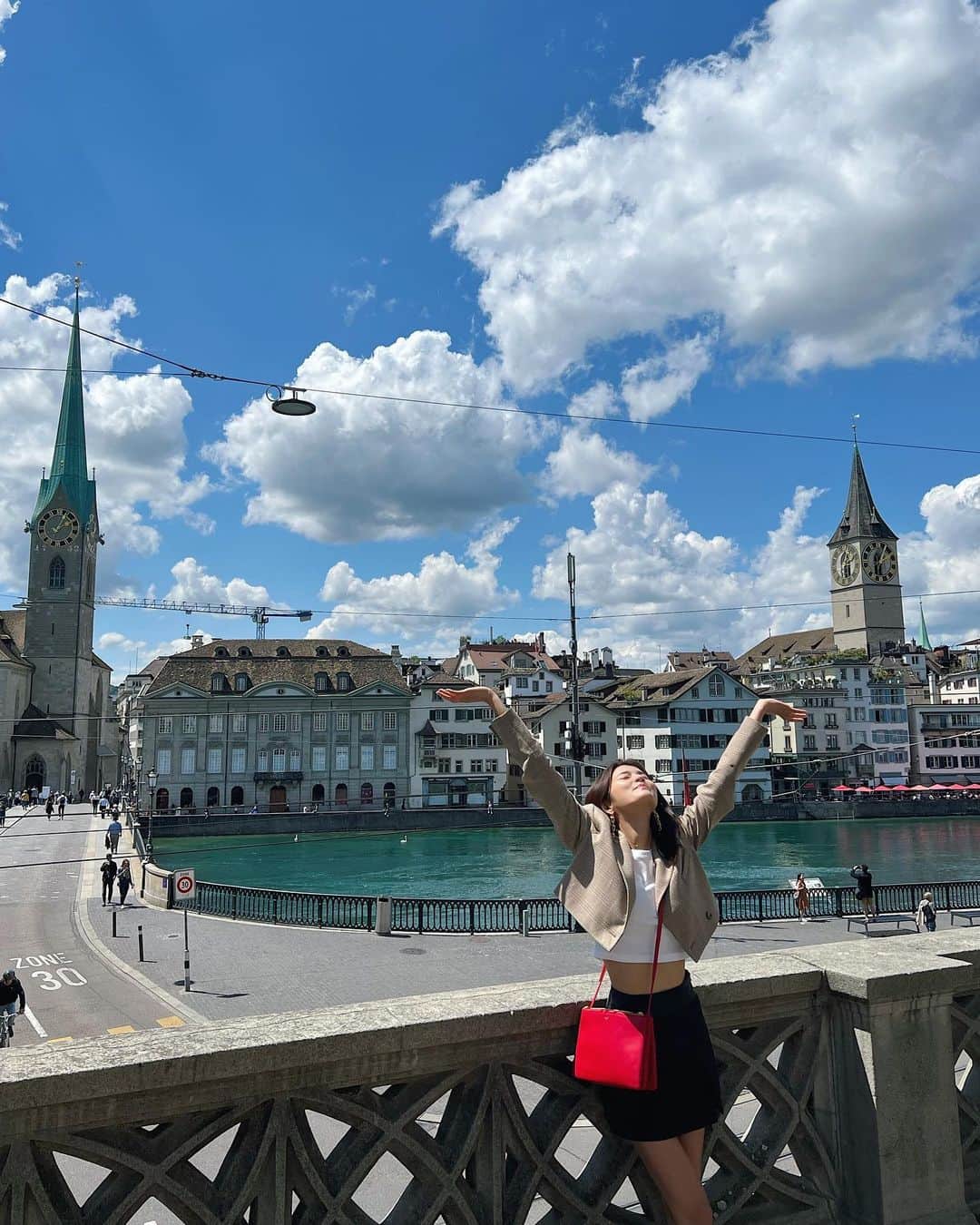 東野佑美さんのインスタグラム写真 - (東野佑美Instagram)「📍Zurich, Switrzaland  曇ったり晴れたりも思い出🫶  ⁡  #海外旅行 #ヨーロッパ周遊 #スイス #チューリッヒ」9月7日 17時52分 - yumi.higashino