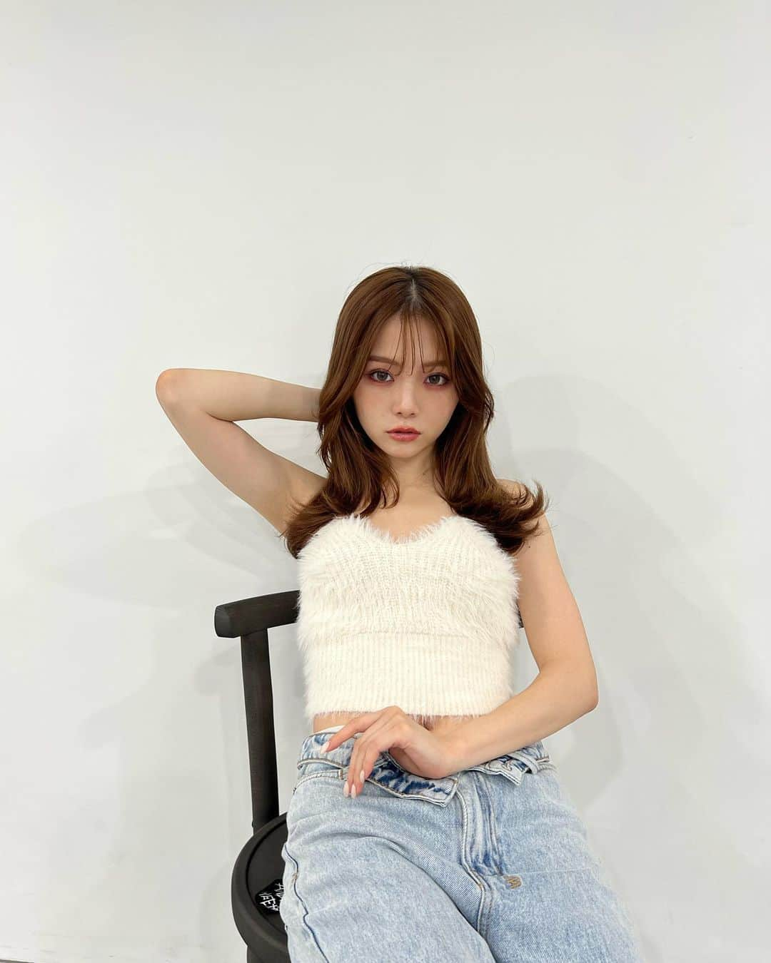 桜井美悠（みゆみゆ）さんのインスタグラム写真 - (桜井美悠（みゆみゆ）Instagram)「. LIVEで話してた ビスチェ1枚で着たときはこんな感じ☺️  (LIVEは保存しているのでcheck！)  みんなの参考になればと色々コーデ試してみた！  セットでお得感もあるし、「何度も可愛く」着て欲しいな♩  ▼▼▼  【m】シャギーセットニットトップス  7,700(taxin) BLK.BGE.PNK  シアートップスとシャギービスチェのセットになっています  #RESEXXY#152cmコーデ#低身長コーデ」9月7日 20時27分 - miyumiyu1112