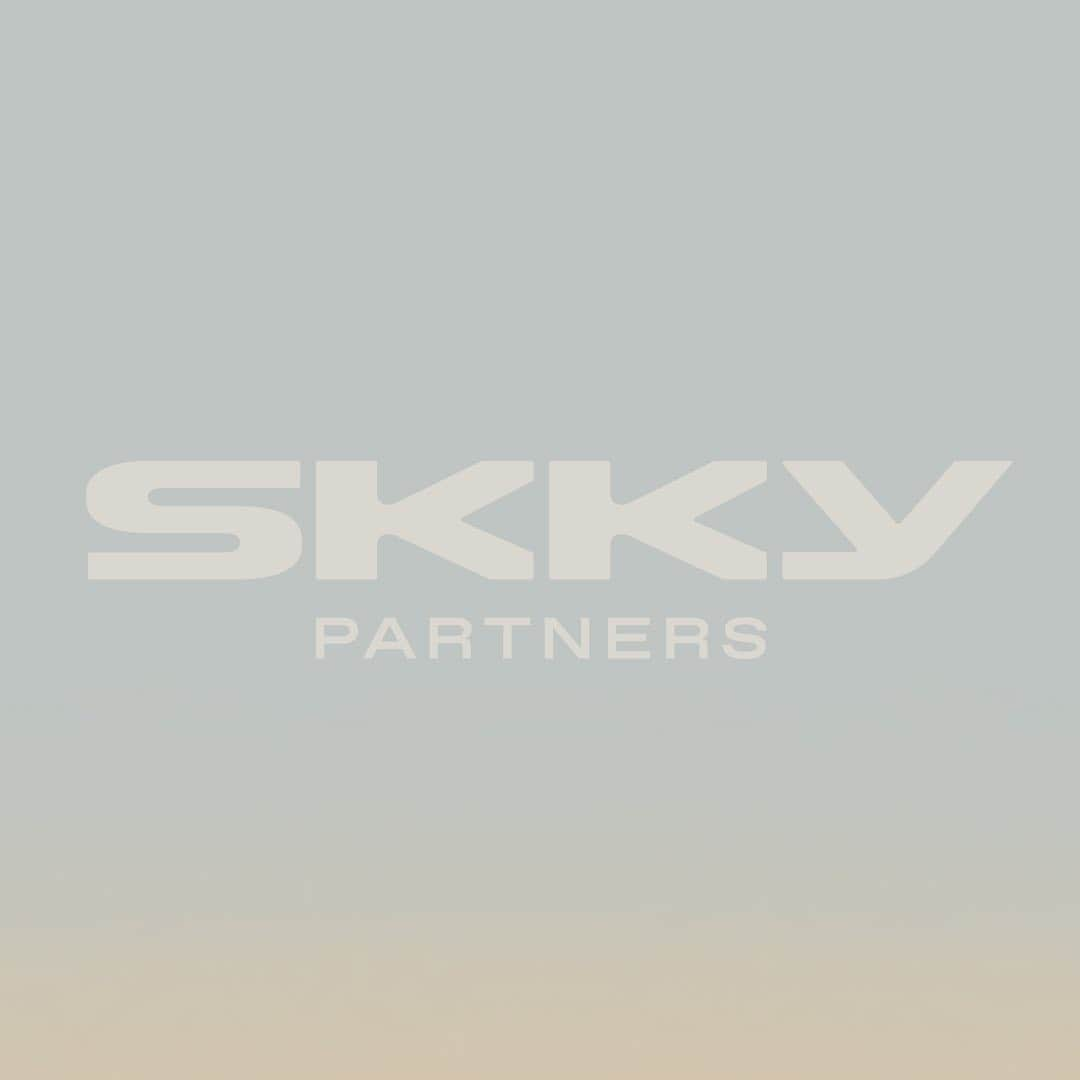 キム・カーダシアンさんのインスタグラム写真 - (キム・カーダシアンInstagram)「I’m pleased to announce the launch of @SKKYPartners with private equity veteran Jay Sammons as co-founder and co-managing partner, along with @krisjenner who will serve as partner at our firm. Together we hope to leverage our complementary expertise to build the next generation Consumer & Media private equity firm. For more information, visit SKKY.com and follow us at @skkypartners on social media.」9月7日 23時30分 - kimkardashian