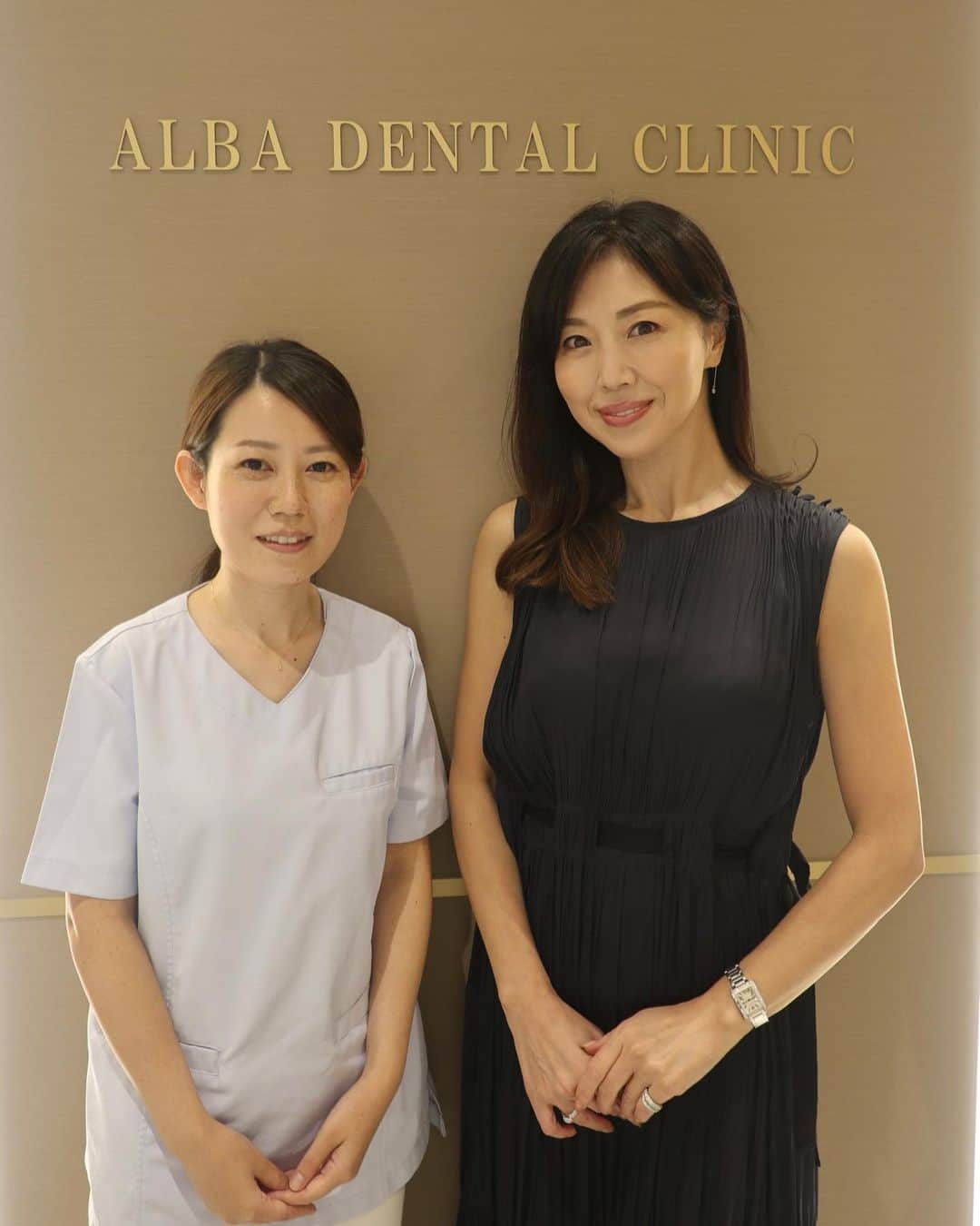 ImotoEtsuyo さんのインスタグラム写真 - (ImotoEtsuyo Instagram)「有楽町マルイの5階にある  #ALBA歯科&矯正歯科 有楽町マルイ　へ。  歯の悩み、もっと綺麗にしたいので 相談しに行ってきました。  先生の親切丁寧なカウンセリング✨ 質問もしやすく、 いろいろ伺う事ができて、 治療内容にも納得！  次回が楽しみです。  こちらアルバ歯科では 虫歯等の治療はもちろん、予防歯科、 インプラント、マウスピース矯正、 ホワイトニング、審美歯科他 総合診療が可能。  有楽町マルイの5階にあるクリニックは 清潔感がありとても綺麗。 スタッフの方も親切でした。  駅近，土日祝日も診療しているので 急な歯のトラブルにも安心ですし 忙しくても通いやすいですね◎  ・ 写真は矢嶋先生と。 ありがとうございました。 ・  https://alba-dental-yurakuchomarui.com/ ・ #albadentalclinic  #alba歯科  #アルバ歯科  #歯  #歯科  #マルイ  #有楽町マルイ  #有楽町  #駅近  #マルイ有楽町  #ホワイトニング  #マウスピース矯正  #インプラント」9月8日 7時00分 - bisuhada