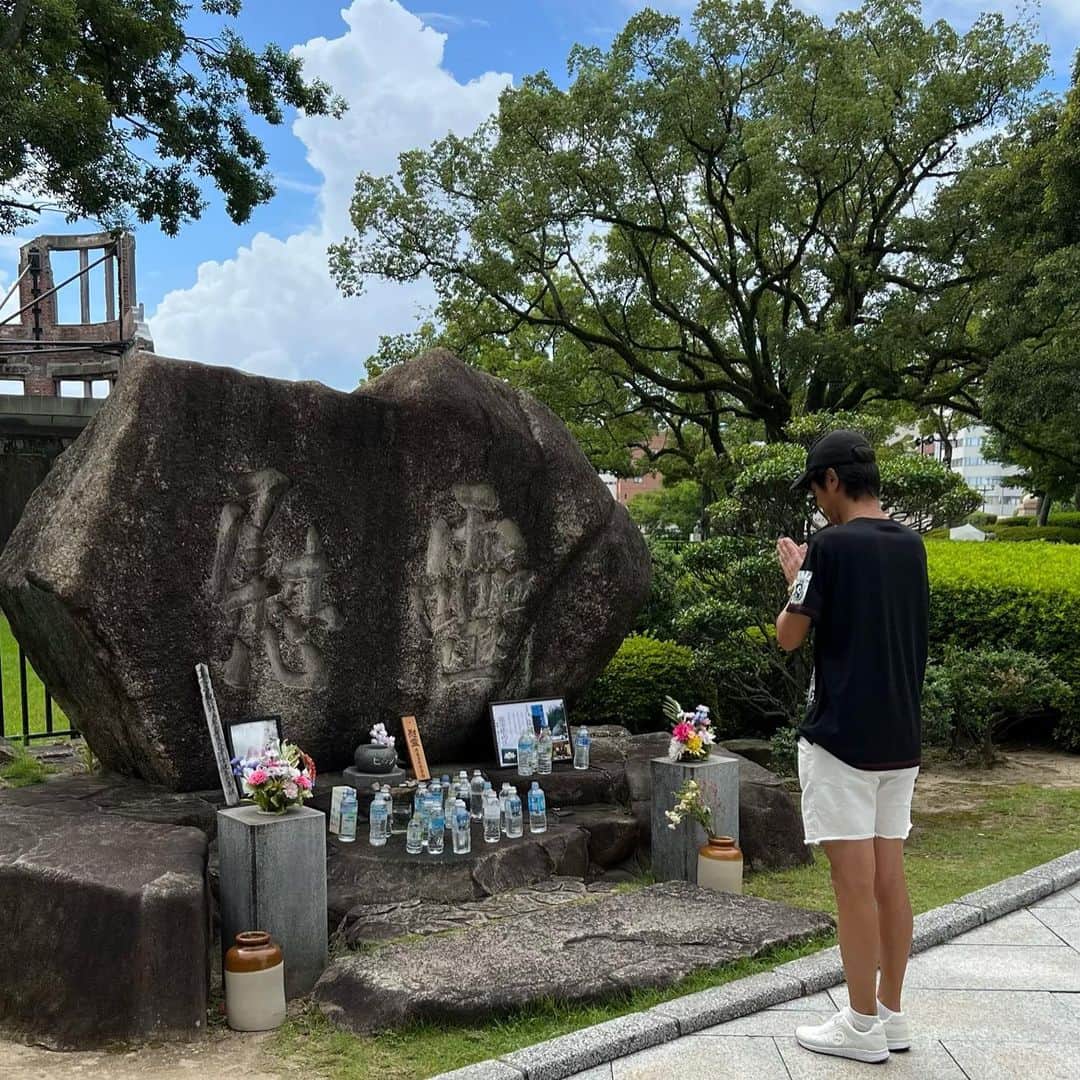 麻美さんのインスタグラム写真 - (麻美Instagram)「原爆ドーム ． 1945年8月6日8時15分に人類史上初 原爆が投下されたのがココ😭 ． 戦争や、核兵器の恐ろしさ… 二度とこんな悲惨な事があってはならないですよね😭 ． 核兵器廃止と平和を 世界に訴える シンボルとなる原爆ドーム ． 平成8年には 世界文化遺産に登録されました ． イタリアにでもいるような風情が…  こんなに崩れてしまっても  とても素敵なのは ． 当時の日本が広島がどれ程🇯🇵裕福で素敵な町だったか伝わる程です。 ． 何故かもの凄いパワーを感じる土地でした🙏🙏🙏 ．  #原爆ドーム #日本三景 #日本三景宮島  #世界文化遺産 #広島 #厳島神社 #パワースポット」9月8日 8時58分 - mami0s