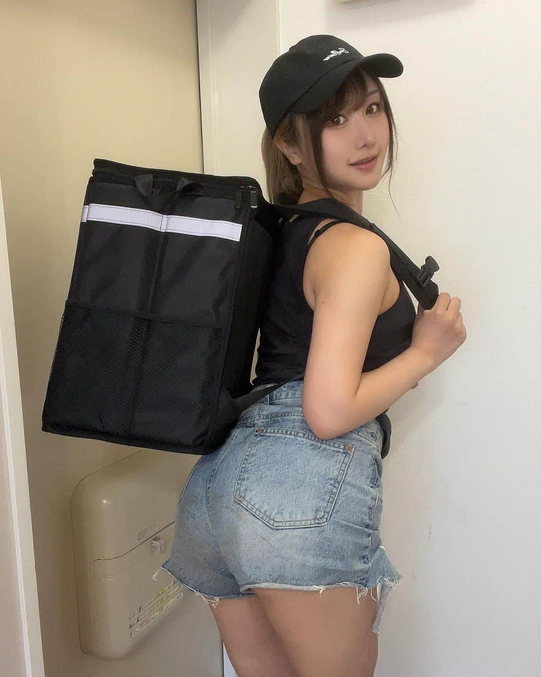 鳥海かうさんのインスタグラム写真 - (鳥海かうInstagram)「ウーバー女子 ❁ ❁ ❁ ❁ ❁ ❁ ❁ ❁ #ウーバーイーツ #宅配 #イベコン #ビキニ女子 #コスプレ  #コスプレイヤー  #宅配甜點 #水着女子 #cosplaygirl #cosplayer  #ウーバーイーツ配達員 #japanesegirl #コンパニオン  #メイド #メイド服  #撮影会モデル  #撮影会  #グラビア自撮り部  #Japanese #水着 #coser  #テカテカ #akihabara  #グラビア #えちえちぐらむ #girlcute #むちむちボディ #白ニーハイ  #cosplaysexy  #鳥海かう」9月8日 9時16分 - kau_toriumi