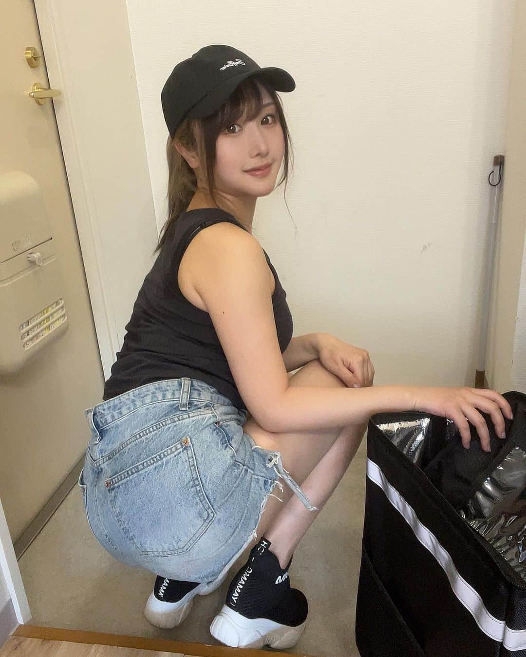 鳥海かうさんのインスタグラム写真 - (鳥海かうInstagram)「ウーバー女子 ❁ ❁ ❁ ❁ ❁ ❁ ❁ ❁ #ウーバーイーツ #宅配 #イベコン #ビキニ女子 #コスプレ  #コスプレイヤー  #宅配甜點 #水着女子 #cosplaygirl #cosplayer  #ウーバーイーツ配達員 #japanesegirl #コンパニオン  #メイド #メイド服  #撮影会モデル  #撮影会  #グラビア自撮り部  #Japanese #水着 #coser  #テカテカ #akihabara  #グラビア #えちえちぐらむ #girlcute #むちむちボディ #白ニーハイ  #cosplaysexy  #鳥海かう」9月8日 9時16分 - kau_toriumi