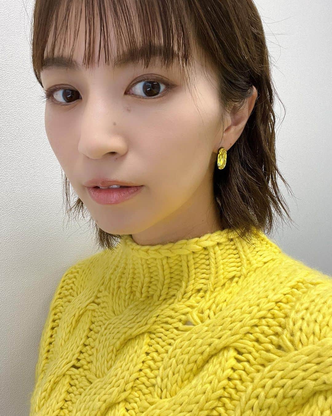 安田美沙子さんのインスタグラム写真 - (安田美沙子Instagram)「京都での撮影✨  黄色が新鮮＆ニットの季節🧶  さむがりだから、ニット着れて嬉しい☺️❤️  #kyoto #shooting #knit #yellow #さむがり #おはよう　#お弁当終えてひといき」9月8日 10時17分 - yasuda_misako