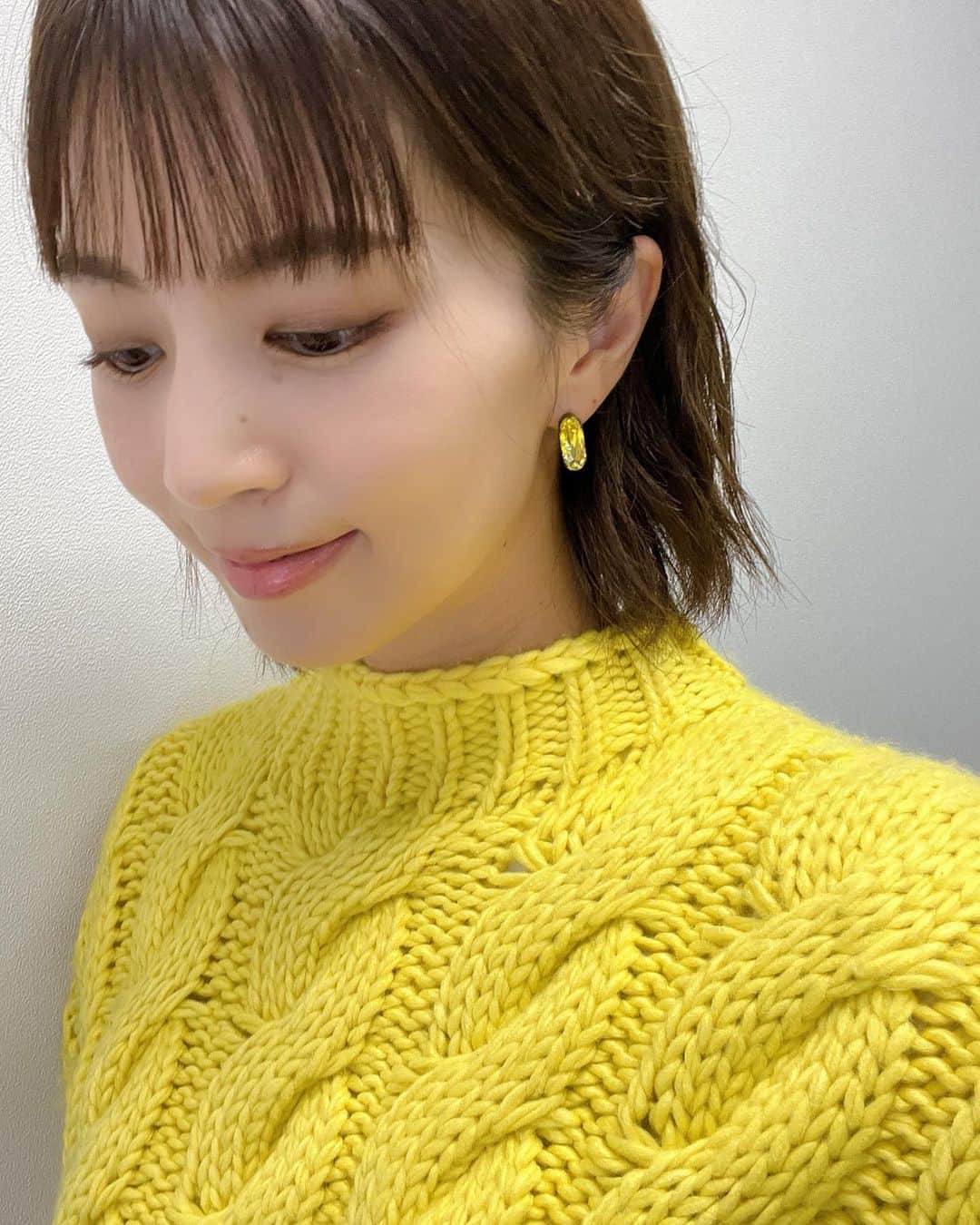 安田美沙子さんのインスタグラム写真 - (安田美沙子Instagram)「京都での撮影✨  黄色が新鮮＆ニットの季節🧶  さむがりだから、ニット着れて嬉しい☺️❤️  #kyoto #shooting #knit #yellow #さむがり #おはよう　#お弁当終えてひといき」9月8日 10時17分 - yasuda_misako