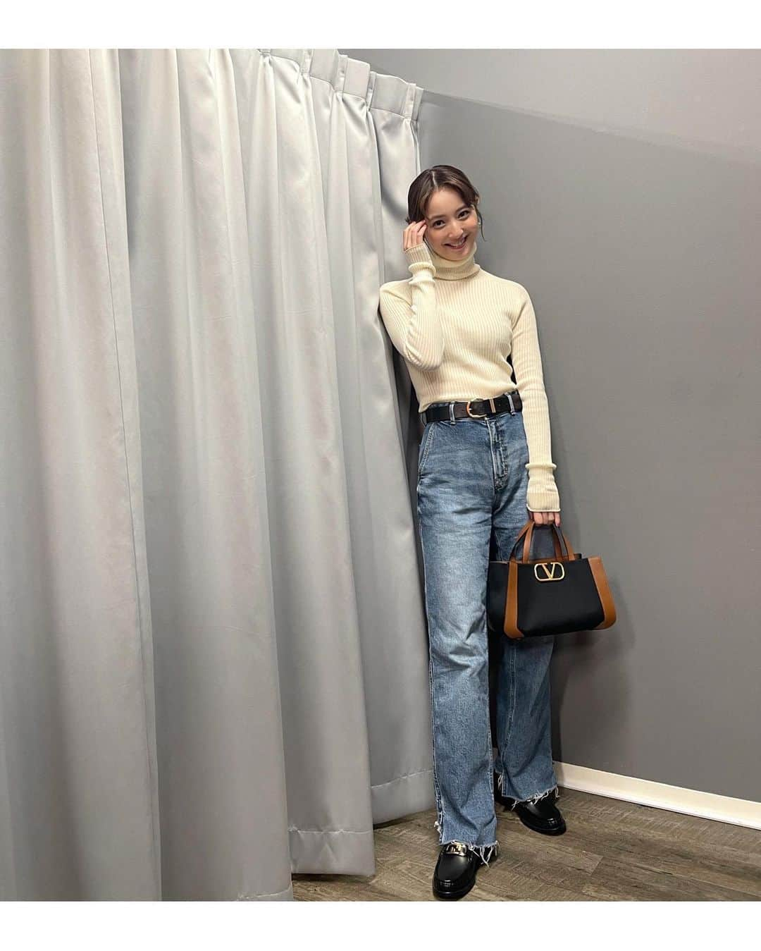 佐々木希さんのインスタグラム写真 - (佐々木希Instagram)「私服。 ホールガーメントのニット×デニム。  knit #iNtimite denim #加藤かすみ × #yanuk  bag #Valentino  belt #iNtimite shoes#fendi  pierce#MARIABLACK」9月8日 15時35分 - nozomisasaki_official