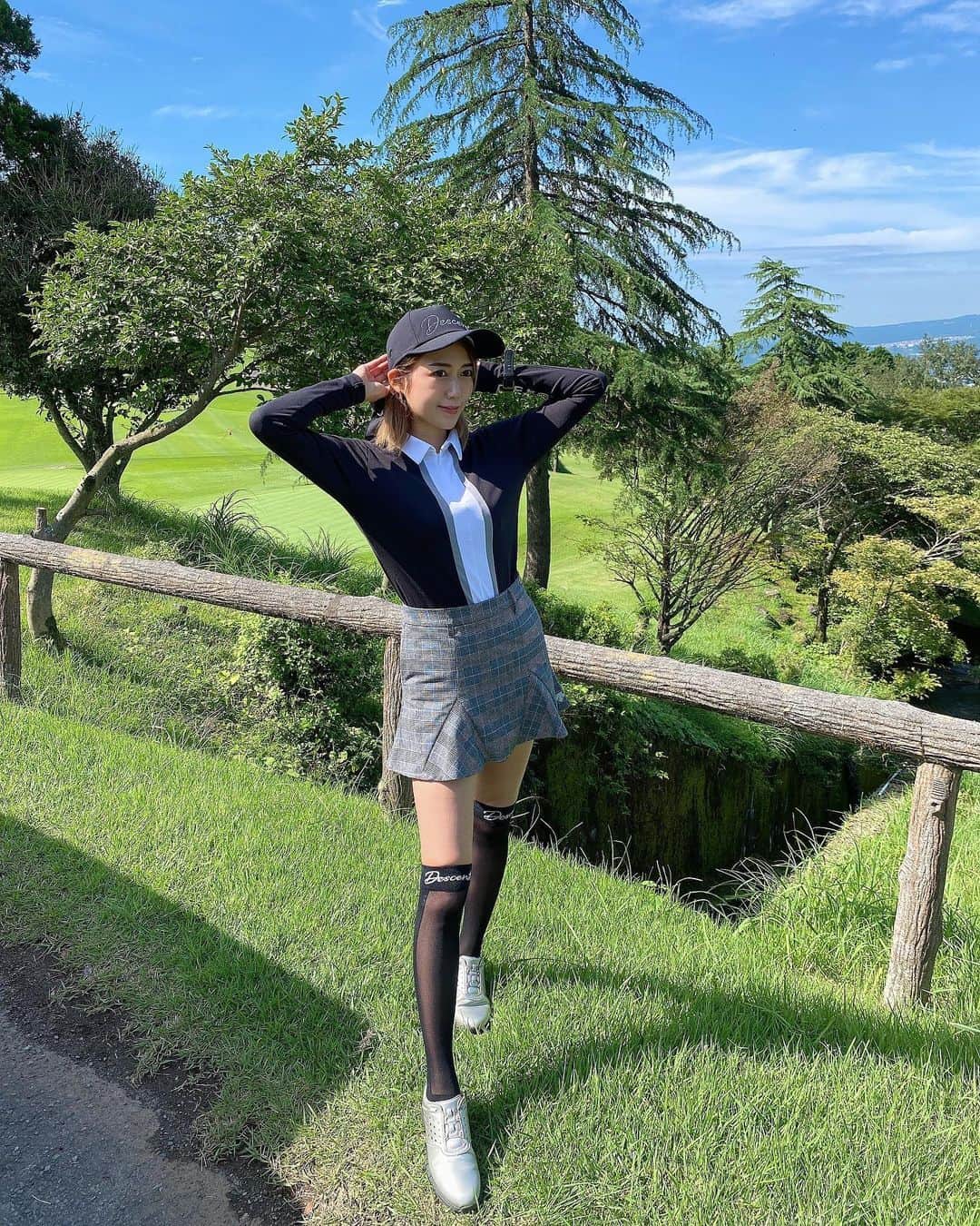 ISHIIYUKIKOさんのインスタグラム写真 - (ISHIIYUKIKOInstagram)「@rembrandt_golf  この日はパターが良かった🥰  グリーン周りを制するものがゴルフを制する😎  デサントの新作ポロシャツが可愛いすぎる❤️ @descentegolf   #ゴルフ #ゴルフ女子 #golf #golfgirls  #골프 #골프스타그램  #高尔夫 #golfswing  #韓国スタイル #ゴルフウェア #ゴルフコーデ #ゴルフアパレル　#フットジョイ#デサントゴルフ #デサント #グリーン周りを制するものがゴルフを制する」9月8日 18時36分 - ishii_yukiko
