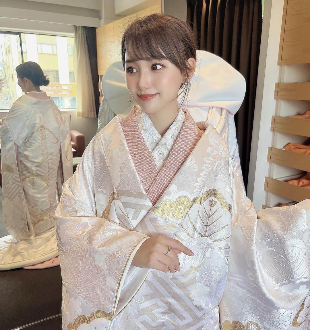 加藤里奈さんのインスタグラム写真 - (加藤里奈Instagram)「⋆ 和装前撮り、とっても楽しみ👘🤍  @kyoto_kojitsu で撮影します〜☺️🤍  衣装合わせから可愛すぎたので 共有させてください🥲  #京都撮影 #京都前撮り #プレ花嫁　#卒花嫁 #和装前撮り #京都ロケーションフォト #京都和装前撮り #和装ロケ #和装ロケーション撮影 #前撮り京都 #白無垢 #白無垢前撮り #結婚前撮り #結婚式前撮り #和装花嫁 #和装婚 #フォトウェディング #ウェディングフォト #花嫁ヘア #花嫁 #花嫁ヘアスタイル #和装前撮り #白無垢ヘア #色打掛 #色打掛ヘア #色打掛前撮り #色打掛ヘア #和装ヘアアレンジ」9月8日 19時04分 - katoco0326