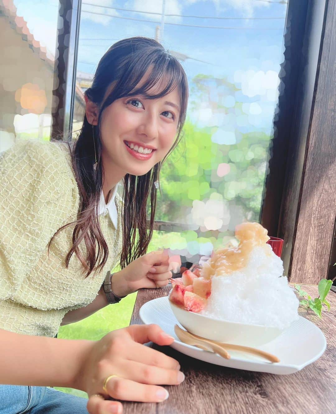 斎藤ちはるさんのインスタグラム写真 - (斎藤ちはるInstagram)「暑くて暑くてたまらない日に食べたかき氷🍧 美味しかったなぁ。 . 寒くても食べるけど🤭🤭 . . #この前 #恵理那 さんが #美味しそうな #かき氷 #見つけた ！！って #連絡 くださって #嬉しかった 😳 #かき氷好き #浸透 するかしら . . #新井恵理那 さん @elina_arai  #斎藤ちはる#テレビ朝日アナウンサー#テレビ朝日#テレ朝#アナウンサー#思い出#思い出グラム#過去#過去写真#過去pic#かきごおり#かき氷巡り#かき氷部#かきごおりすと#かき氷🍧#もも#夏の日#夏#暑い#暑い夏」9月8日 19時21分 - chiharu_saito_ex