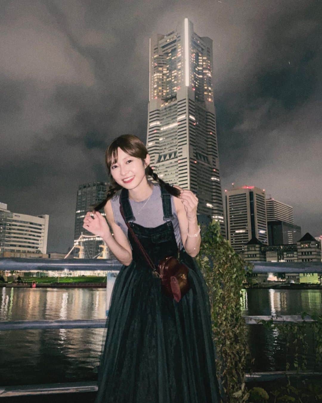 松川星さんのインスタグラム写真 - (松川星Instagram)「毎年夏の夜みなとみらいのベンチで 語るのが恒例なのです 🌃🌙」9月8日 19時51分 - akarin__rin