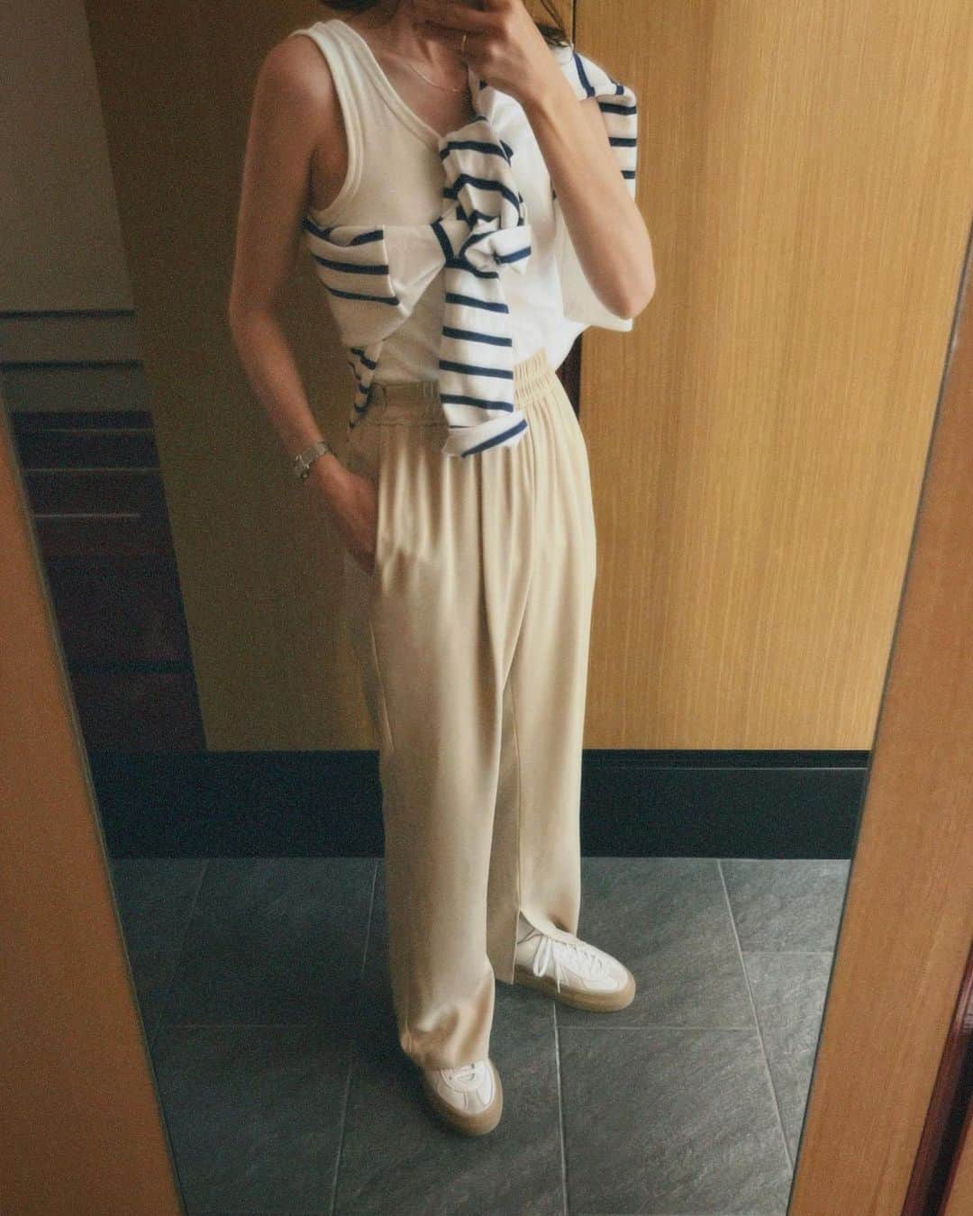 松本恵奈さんのインスタグラム写真 - (松本恵奈Instagram)「少し前の私服です⚪️ボーダーTOPS完売してたのですが名古屋ラシックに少し入荷してたので是非checkしてみてください♡ そして私が週2で履いているテロパンも発売中のオススメアイテムです💕ボーダーとクリームイエローの色合わせ可愛い♡ #claane #私服」9月8日 20時16分 - ena1123