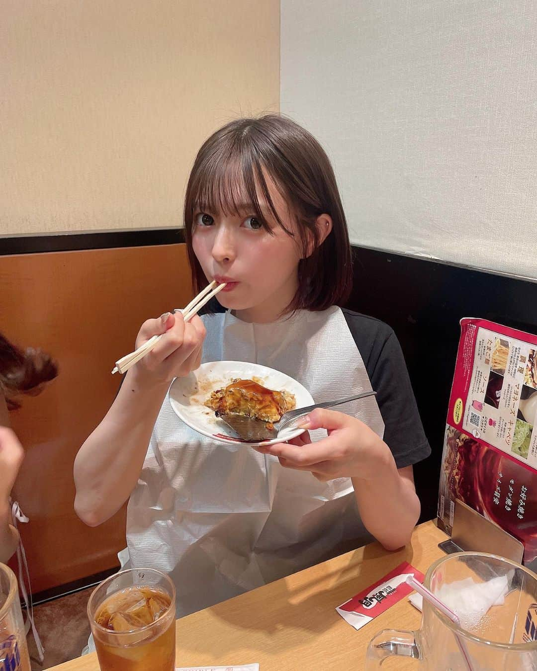 新井椎夏さんのインスタグラム写真 - (新井椎夏Instagram)「お好み焼きってエプロンつけないの？」9月8日 21時07分 - elsy_shiina