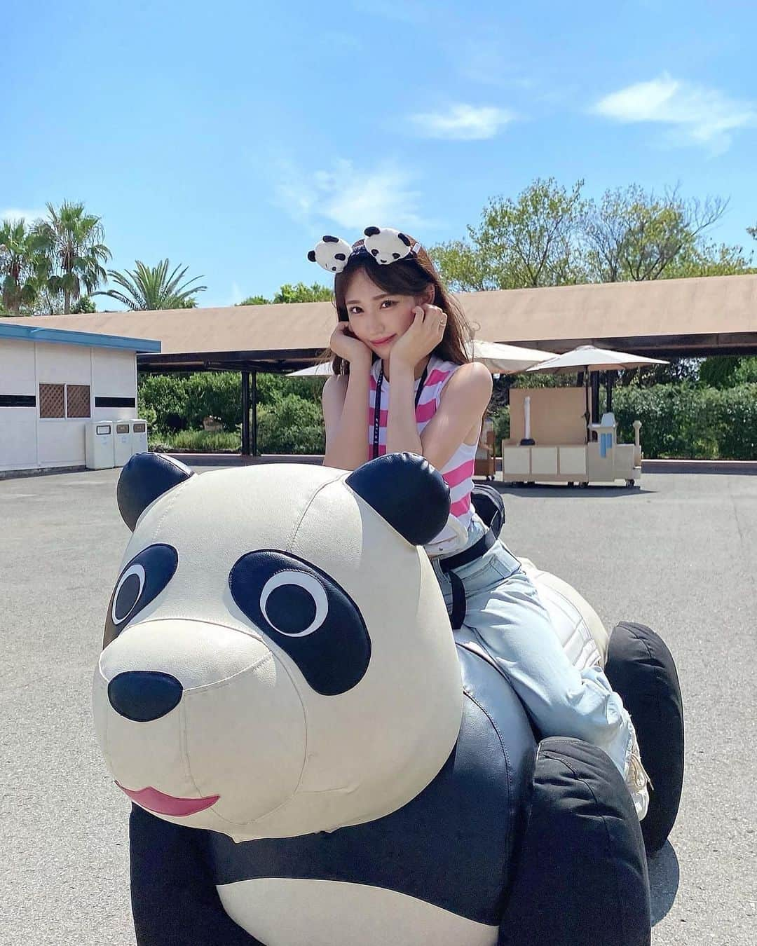 原かれんさんのインスタグラム写真 - (原かれんInstagram)「᯽ 🐼💨🐼💨 . . . ぴろちゃんの愛車です🐵🫶🏻💕💕 . . . . . . . #原かれん #かれんたん #nmb48 #ぴろぴろ  #idol  #アイドル  #アイドルメイク #アイドルヘア #アイドルヘアアレンジ  #アイドル前髪  #ロングヘアアレンジ #茶髪ロング  #暗髪 #和歌山観光 #関西 #海 #zaraコーデ  #巻き髪 #白浜  #白浜旅行 #アドベンチャーワールド #아이돌　#ootd #오오티디　#팔로우  #좋아요 #01 #일본　#healthy」9月8日 22時08分 - karen_hara315