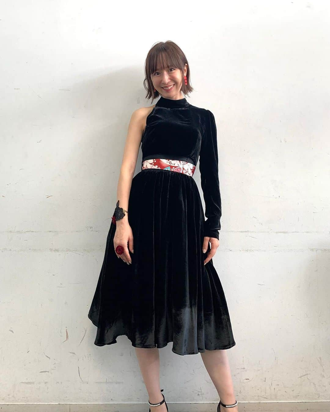 山川恵里佳さんのインスタグラム写真 - (山川恵里佳Instagram)「@japankidsfashionweek   夢に向かって頑張るキッズ達のキラキラ輝く姿に 明るい未来を感じました✨  新たな目標に向かって楽しんで進んでください♡  今年も西本さん @nishimoto_0115 と MCさせていただき幸せの2日間でした！  第3回、4回と続くことを願って…🫶  ご一緒させていただいた皆さまありがとうございました！  スタッフの皆さまおつかれさまでした！  #jkfw #japankidsfashionweek #jkfw2022  ご用意いただいた衣装がかわいすぎたので 楽屋で撮った写真も投稿❤︎」9月8日 22時41分 - erika_3_official