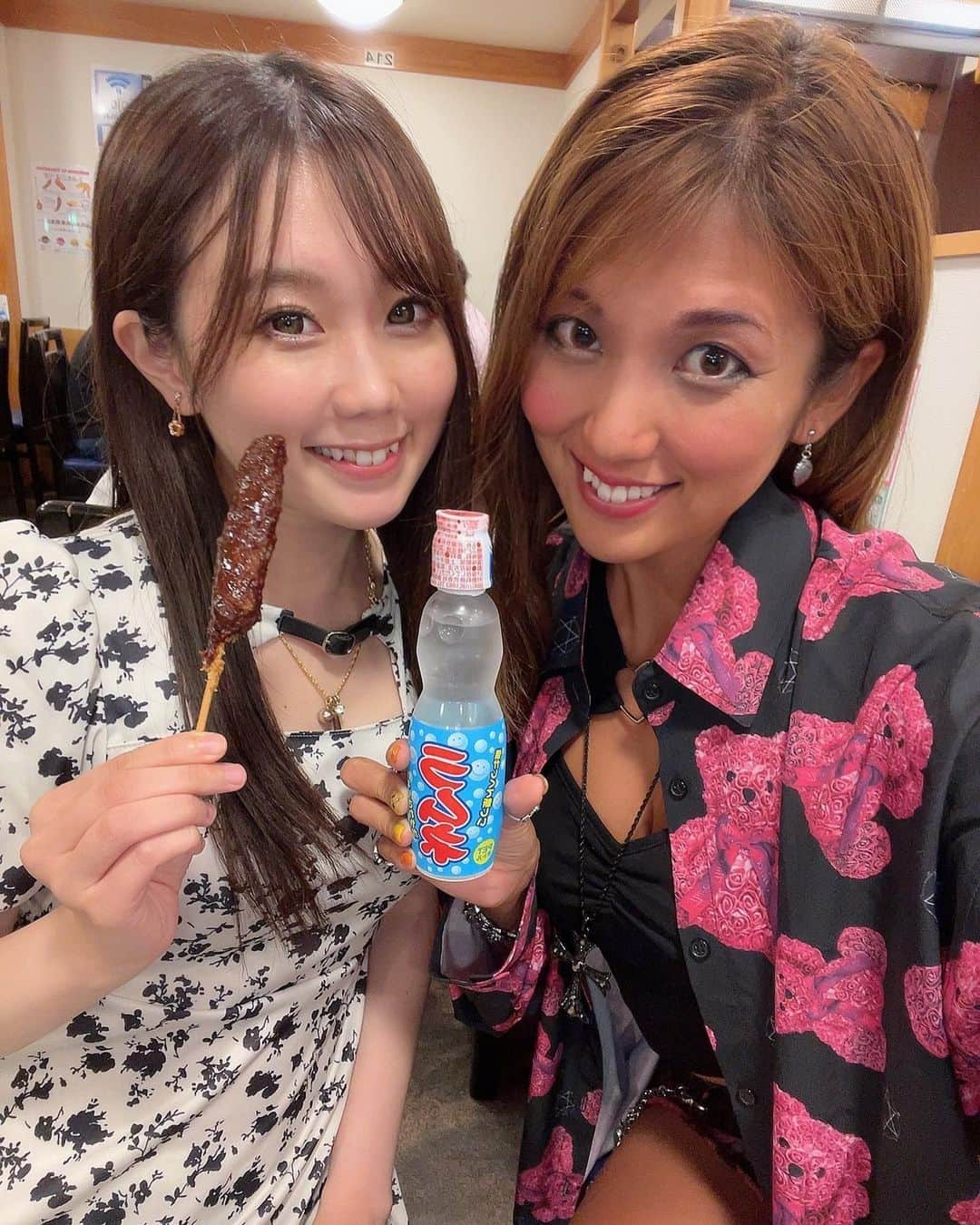 神谷麻美さんのインスタグラム写真 - (神谷麻美Instagram)「すずのんと #カラオケ 〜💖🎤🎶🌈💖✨ 楽しかったぁ💖🥨💖💀🌹💖✨」9月8日 23時10分 - asamice428