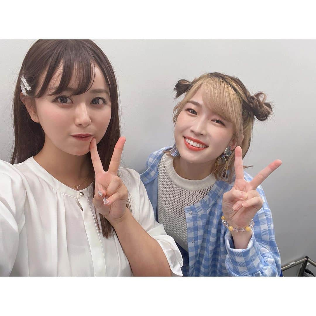 井口裕香さんのインスタグラム写真 - (井口裕香Instagram)「🍯🍋🫧 アニマックス朗読劇 『 #ハニーレモンソーダ 』 2022/09/08の回に出演させていただきました。  会場だけでなく、 ライブビューイングと配信もあり！ ご覧いただきありがとうございました。  #増田俊樹 さん #青山吉能 ちゃん #小野大輔 さん という素敵メンバー！！！ ご一緒させていただき、本当にしあわせでした☺️✨  ドキドキしたり キュンキュンしたり 胸がギュッてしたり 頭も心もフル回転！！！🥴💫  吉能ちゃんのやさしく明るくかわいいあゆみちゃんに何度も励まされ元気をもらい、増田さんのクールでかっこいい界くんにいっぱいドキドキをもらい、そして小野さんの娘想う愛たっぷり、説得力たっぷりなお父さんに引っ張ってもらって出来たお芝居がたくさんありました。 お稽古の時とはまたちがう感覚！  あとこれは余談なのですが 楽屋で小野さんにかけてもらった言葉がすごくあたたかくて、やさしくて、ううう、お父さん！小野さんんんんんんうれしいいいいいい😭✨となりました。 わたしも先輩のように、あったかくって、やさしくて、たのもしい、居てくれるだけで現場があかるくたのしくなる、すてきな役者さんになれるように頑張ろう！！！と胸熱くなりました❤️‍🔥  素敵な１日を、本当に本当にありがとうございました。  #長文 #長すぎる #すみません」9月9日 1時26分 - ooo31_iguchiyuka_31ooo