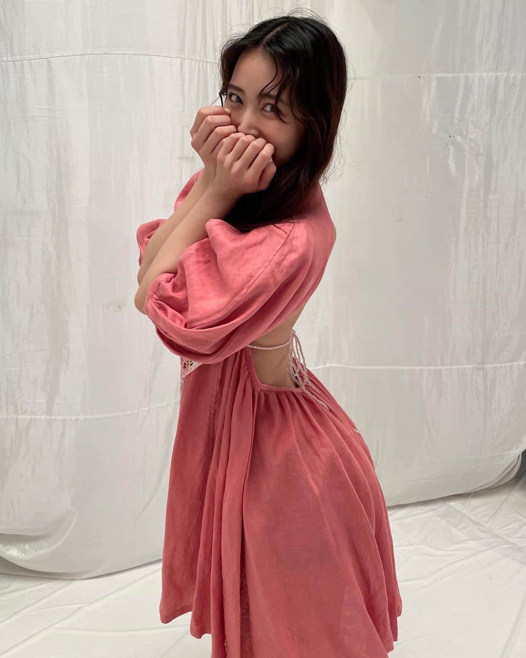 白間美瑠さんのインスタグラム写真 - (白間美瑠Instagram)「ピンクはテンション上がるね💗 この衣装可愛いの、ワンピースの形も好き、ビーズもきゅん💗💗 #ハート 🫶🫶」9月9日 17時28分 - shiro36run