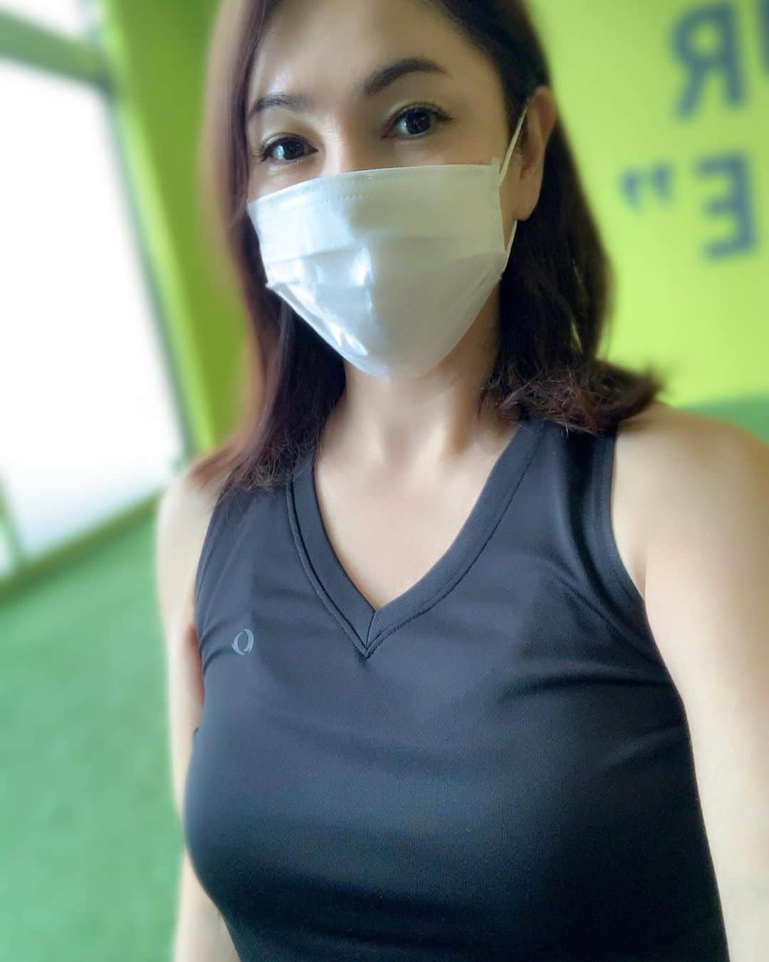 田中悦子さんのインスタグラム写真 - (田中悦子Instagram)「マスクしてトレーニングはしんどいですよね😅  マスク生活はいつまで続くんですか？  終わってマスク外した時の開放感ね笑（二枚目）  #アラフィフ #アラフィフ女子 #workout」9月9日 18時06分 - etsuko.reborn25