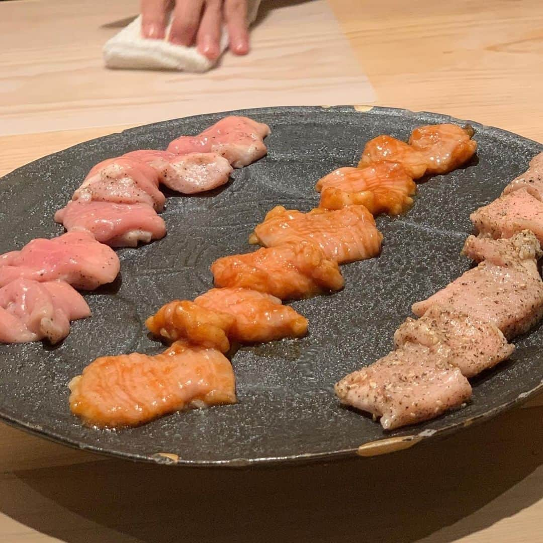 吉川ちえさんのインスタグラム写真 - (吉川ちえInstagram)「【𓌉𓇋 ‎🥩𓌉𓇋 ‎🥩𓌉𓇋 ‎🥩𓌉𓇋 ‎🥩】 . 西麻布にあるうし松の特別裏メニュー "うら松"のお肉のコース料理食べたよ😋❤️ こだわりの特選牛を堪能できて 凄く美味しかった~🥹💓💓 . うし松は自分で焼くスタイルだけど うら松はお肉割烹って感じで カウンターでゆっくり食べれたよ✌️✨ . ✅うし松  予約可 [予約受付時間] 14:00〜23:00 🚃広尾駅より徒歩11分 ⏰17:00-23:30 (L.O.22:30)� 📞 05054565075 . #うし松 #うら松 #肉割烹 #焼肉屋 #肉すたぐらむ」9月9日 18時45分 - yoshikawachie_16