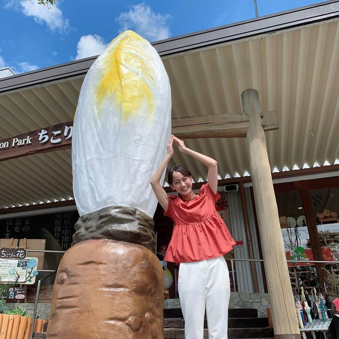 浦口史帆さんのインスタグラム写真 - (浦口史帆Instagram)「🍞🌰🍚🌰🍞  今日の#スイッチ! 中継は‥ 岐阜県#中津川市 の#ちこり村 で、栗ざんまい〜🥳❤️  #栗羊羹 に#栗ロールケーキ #栗きんとん‥🤤🤎地元のお母さんに教わりながら、栗きんとん絞り体験もできます😊✨  1斤に栗きんとん7個分(＝栗🌰約30個!!)がマーブル状に織り込まれた#栗きんとん生食パン は、そのまま食べてもトーストしても😋👌💕  そしてそして！ 80種類ものメニューが並ぶランチブュッフェでは、 #栗おこわ や#栗ぜんざい #モンブラン も食べ放題🧸🤎 ちこりをはじめ地元野菜を使ったお惣菜は、どれも家庭的でとっっても美味しかったです😊💗  番組前半の中継を見て、お店に来てくれたご夫婦も何組かいらっしゃって嬉しかったなあ🥰🚗❣️  心もホクホクした中継でした〜🌰🤍」9月9日 20時47分 - uraguchi_shiho