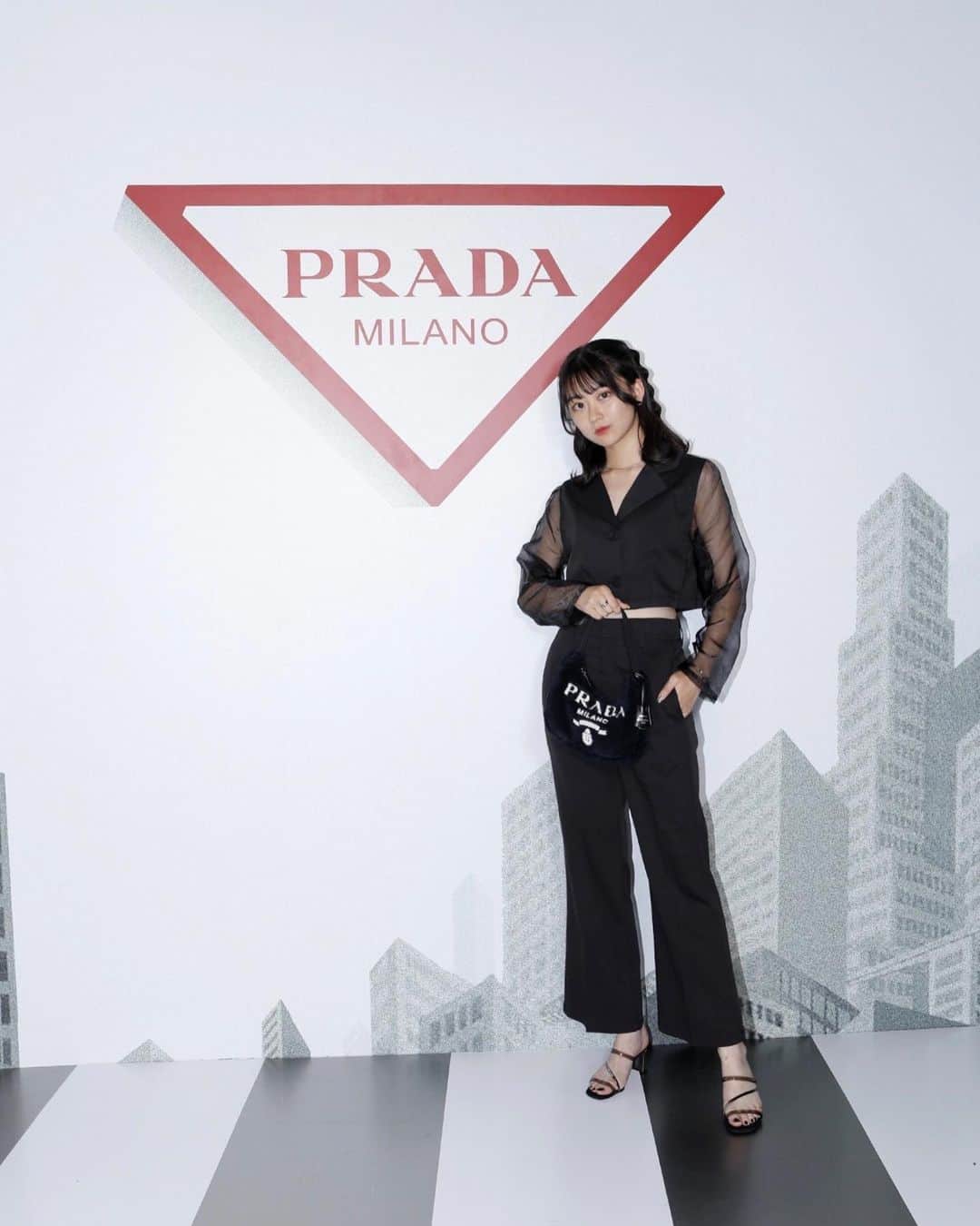 水戸由菜さんのインスタグラム写真 - (水戸由菜Instagram)「・  PRADA METROPOLIS  表現主義映画とモダンな美学をテーマにした 新たなポップイン「PRADA METROPOLIS」に行ってきた❤️🖤  #pradametropolis  #prada」9月9日 21時36分 - yuna_3047