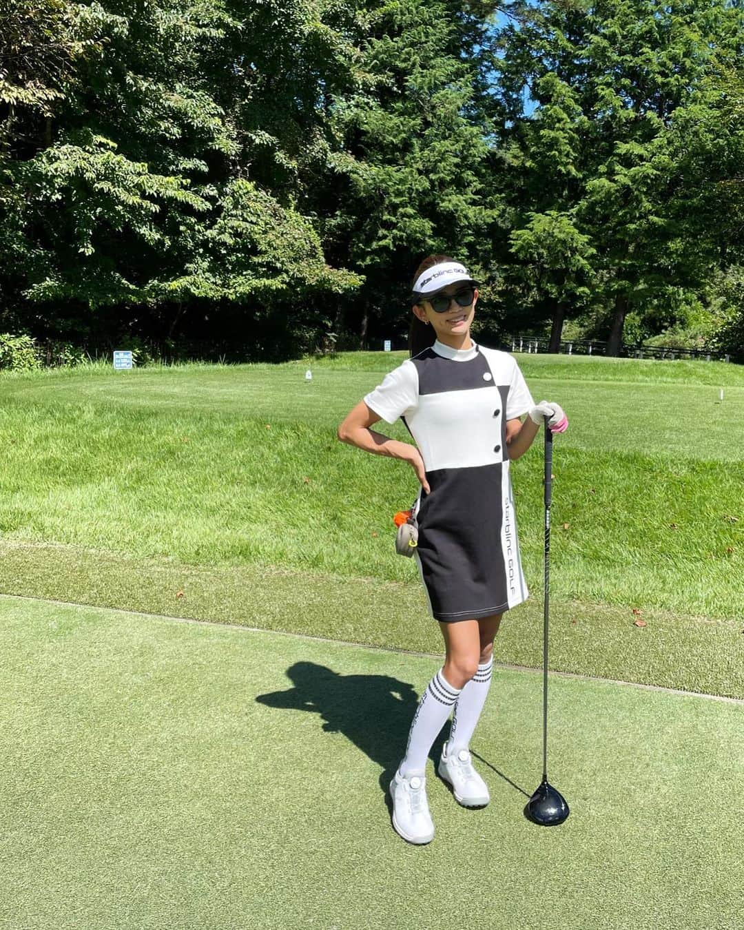 坪井ミサトさんのインスタグラム写真 - (坪井ミサトInstagram)「先日のゴルフ⛳️  なんと！！！初めてレギュラーティーから 18Hまわりました！ スコアは93⚪️  ミスが多くて悔しかったぁぁぁ🥹 伸び代しかない🤣🔥(ポジティブ笑)  new wear @starblincgolf  new shoes @pumagolf @pumagolf_japan   #golf #golfgirl #ゴルフ #ゴルフ大好き #sport #fitness #fitnessgirl #golfwear #gym #パーソナルトレーニング #starblincgolf」9月9日 22時09分 - misato1030