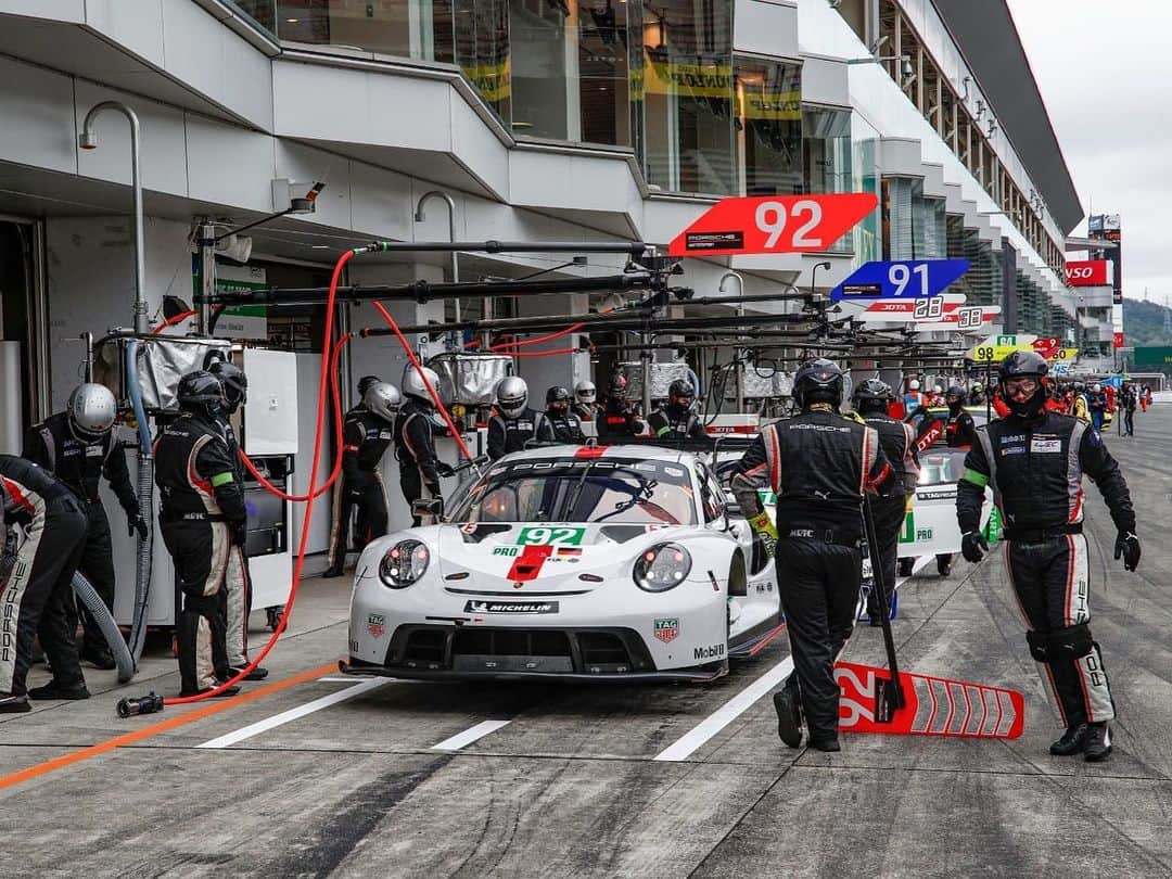 Porsche Japanさんのインスタグラム写真 - (Porsche JapanInstagram)「ポルシェ911RSR、3年ぶりに富士を疾走。  #WEC #Porsche #ポルシェ #911RSR #911 #モータースポーツ」9月10日 10時58分 - porsche_japan