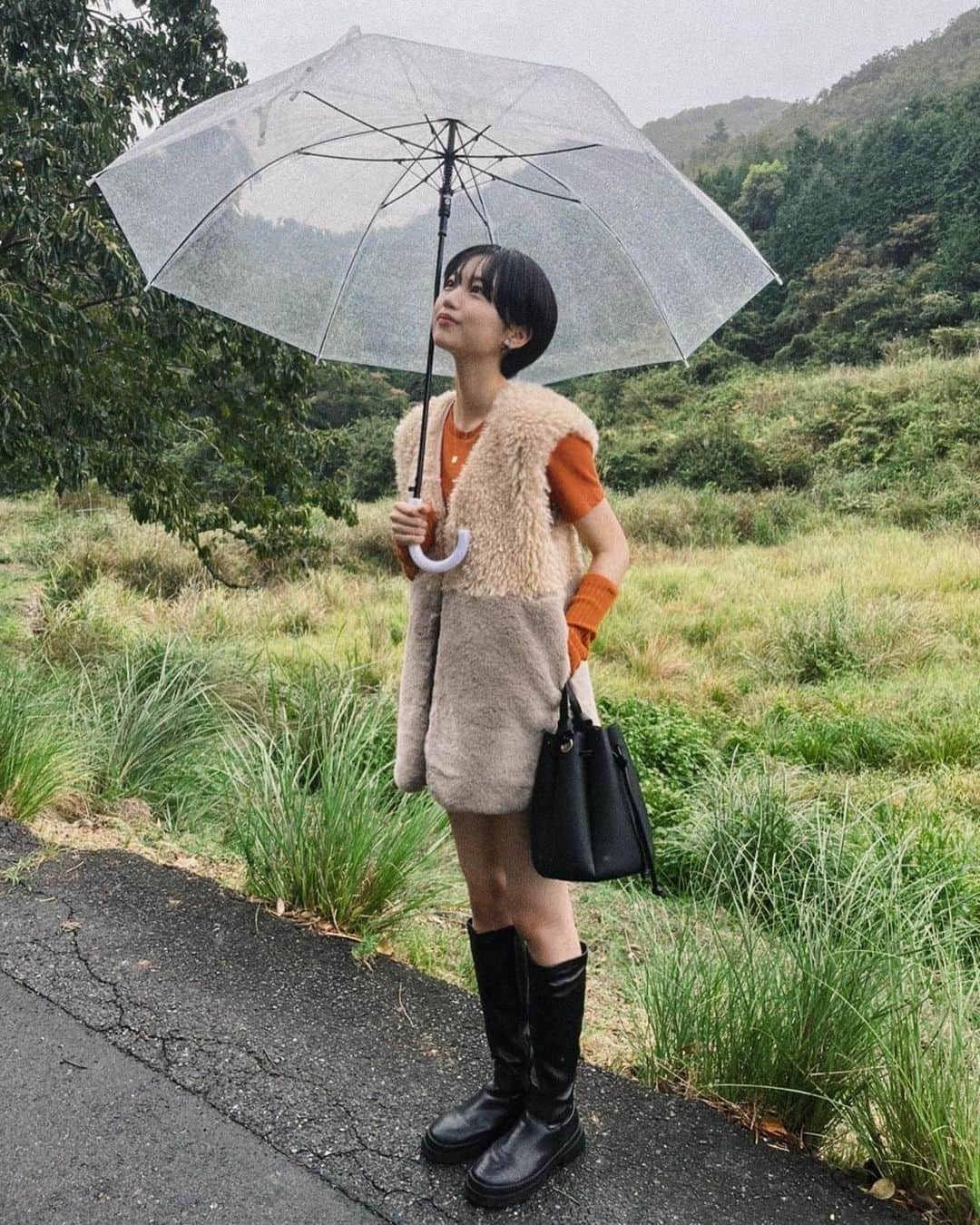 平美乃理さんのインスタグラム写真 - (平美乃理Instagram)「' 外でたら雨率高いです🌧  O0uのファーベスト 着心地よすぎる､🥹  #秋コーデ#ファーベスト#myo0u#ショートケーキトヘア#ショートカット#マッシュショート#ハンサムショート#ショートボブ#y2k」9月10日 12時54分 - minori_taira