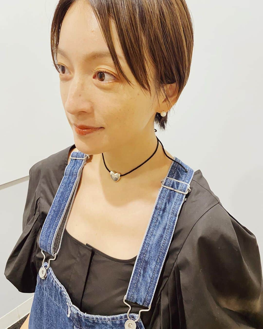 高山都さんのインスタグラム写真 - (高山都Instagram)「昨日の衣装とヘアメイクと私服。 one-piece @enfold_official  blouse @ships_any_official  accessory @blanciris_official  shoes @pippichic_official  styling @motokokawano424  hairmake @marikonoheya  二子玉川の蔦屋家電で永谷園さんの新商品 #だしごこち の発売イベントでトークショーでした。 楽屋にはとっても素敵なお花が蔦屋のチームスタッフさんから用意されていてときめいた♡ありがとうございました！！ 私服は @mamekurogouchi の袖のボリューム大なブラウスをオーバーオールと合わせて。」9月10日 15時02分 - miyare38