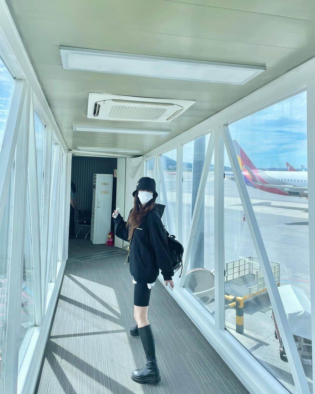 Son Ju Heeさんのインスタグラム写真 - (Son Ju HeeInstagram)「. 저는 떠나요 여러분✈️ 안녕 다들 즐거운 추석되세용♥️  #제주도여행」9月10日 15時54分 - juhee__ss