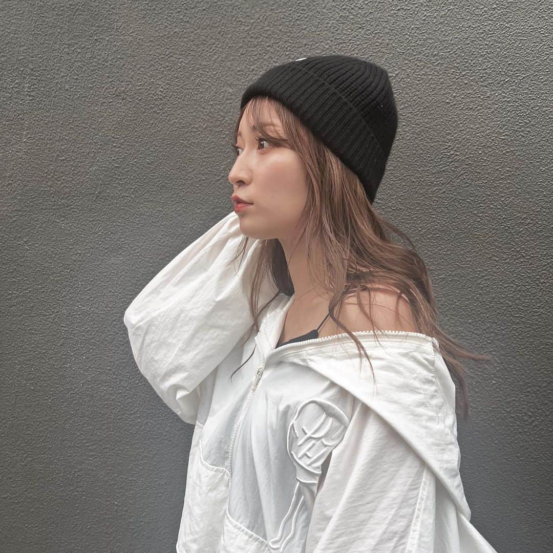 吉田朱里さんのインスタグラム写真 - (吉田朱里Instagram)「ニット帽デビュー🖤 . #fashion #ootd」9月10日 17時43分 - _yoshida_akari