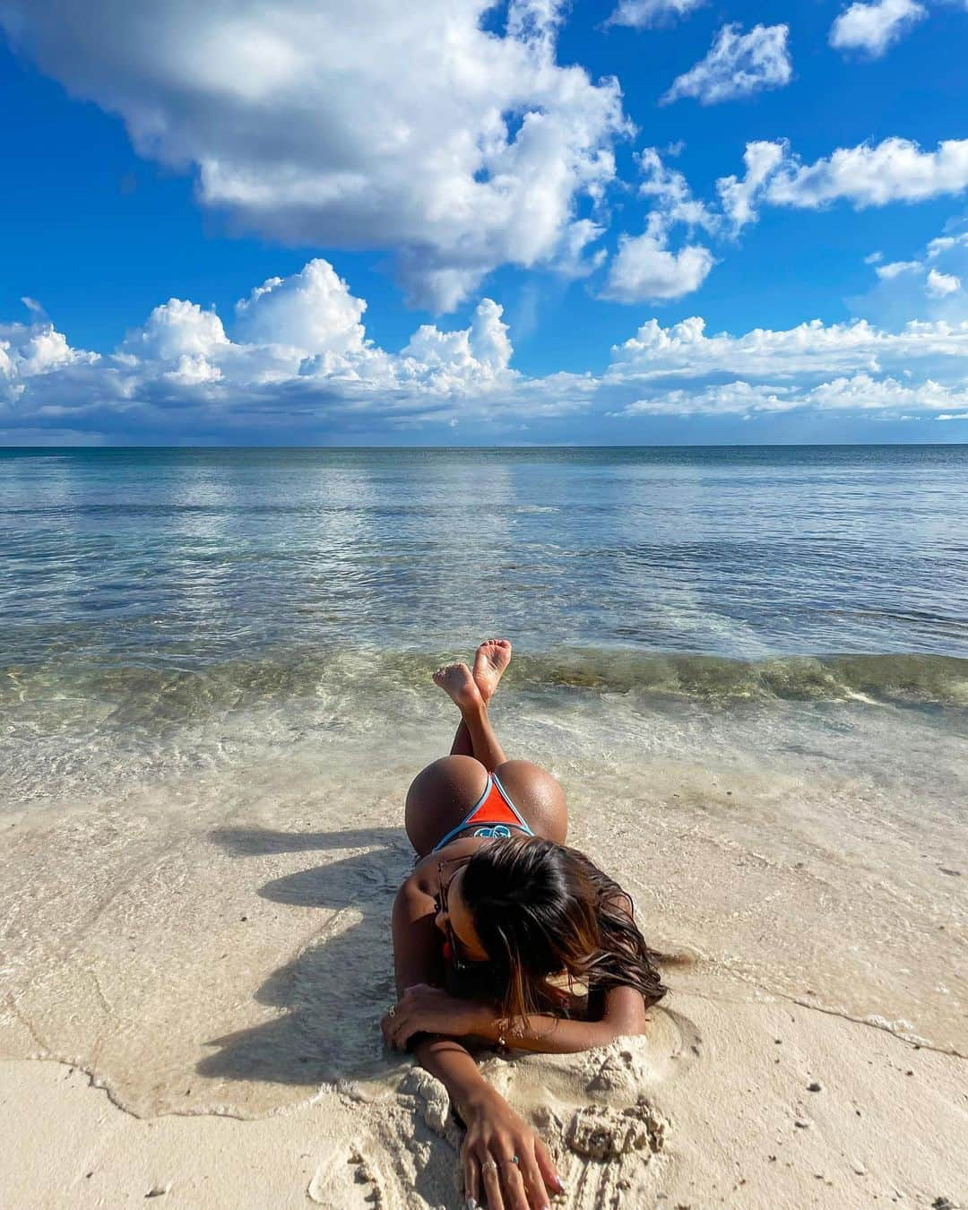 SÜMIREさんのインスタグラム写真 - (SÜMIREInstagram)「. peach on the beach 🍑🌞🏖 The rest of the video is in my Onlyfans🤭 . ホテルのプライベートビーチ綺麗だったなぁ🥰 動画の続きはファンクラブで🤭 . #宮古島#宮古島旅行#沖縄#沖縄旅行#旅行 #国内旅行#ビーチ#水着女子#ビキニ #日焼け#小麦肌#筋トレ女子#美尻 #bikini#beach#travel#okinawa#miyakoisland」9月10日 19時03分 - 12_sumiregram_26