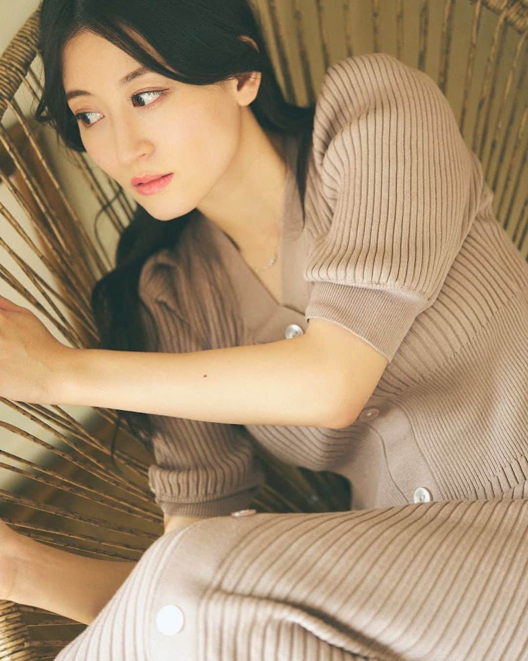 上西恵さんのインスタグラム写真 - (上西恵Instagram)「ちなみに、これ妹の服😉 お揃いで、誕生日に妹がくれたんだけど ⠀ 私が白、妹がピンク 今は白もピンクも私の家にあります😗」9月10日 20時48分 - jonishi_kei