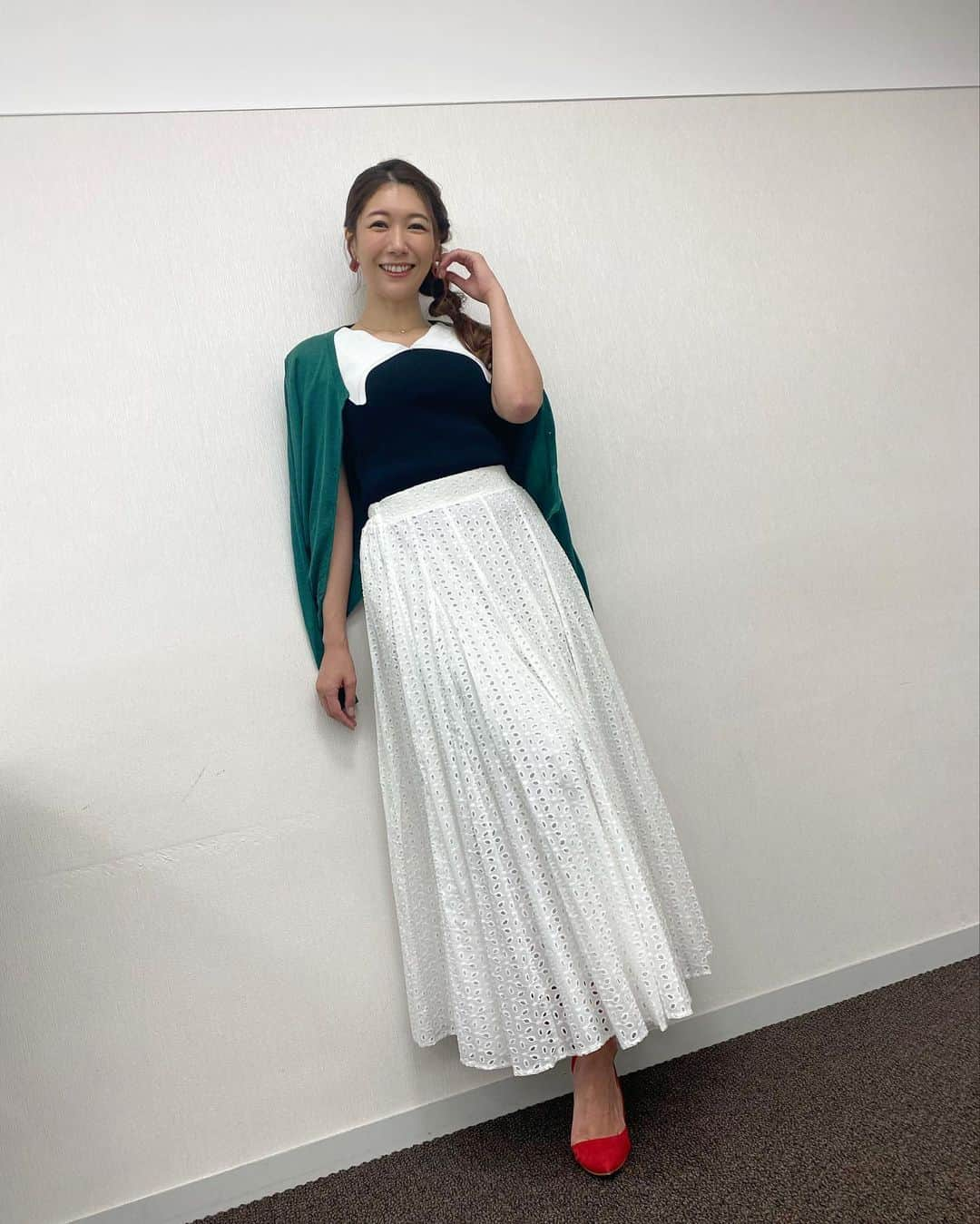 穂川果音さんのインスタグラム写真 - (穂川果音Instagram)「金曜アベプラの衣装です👗  #アベプラ　#気象予報士　#明日コレ着よコーデ　　#ほかのん #fashion #weather #天気　#天気コーデ 　#ファッション #季節の変わり目の日コーデ 　#fashion #cordinate #weatherreport #お天気コーデ 　　#9月コーデ　 　#アナウンサーコーデ　　#秋コーデ　#レーススカートコーデ 　 　#秋色コーデ　#お天気キャスター　#weatherforecast #お天気お姉さんコーデ 　#170センチコーデ」9月10日 21時20分 - hokawakanonn