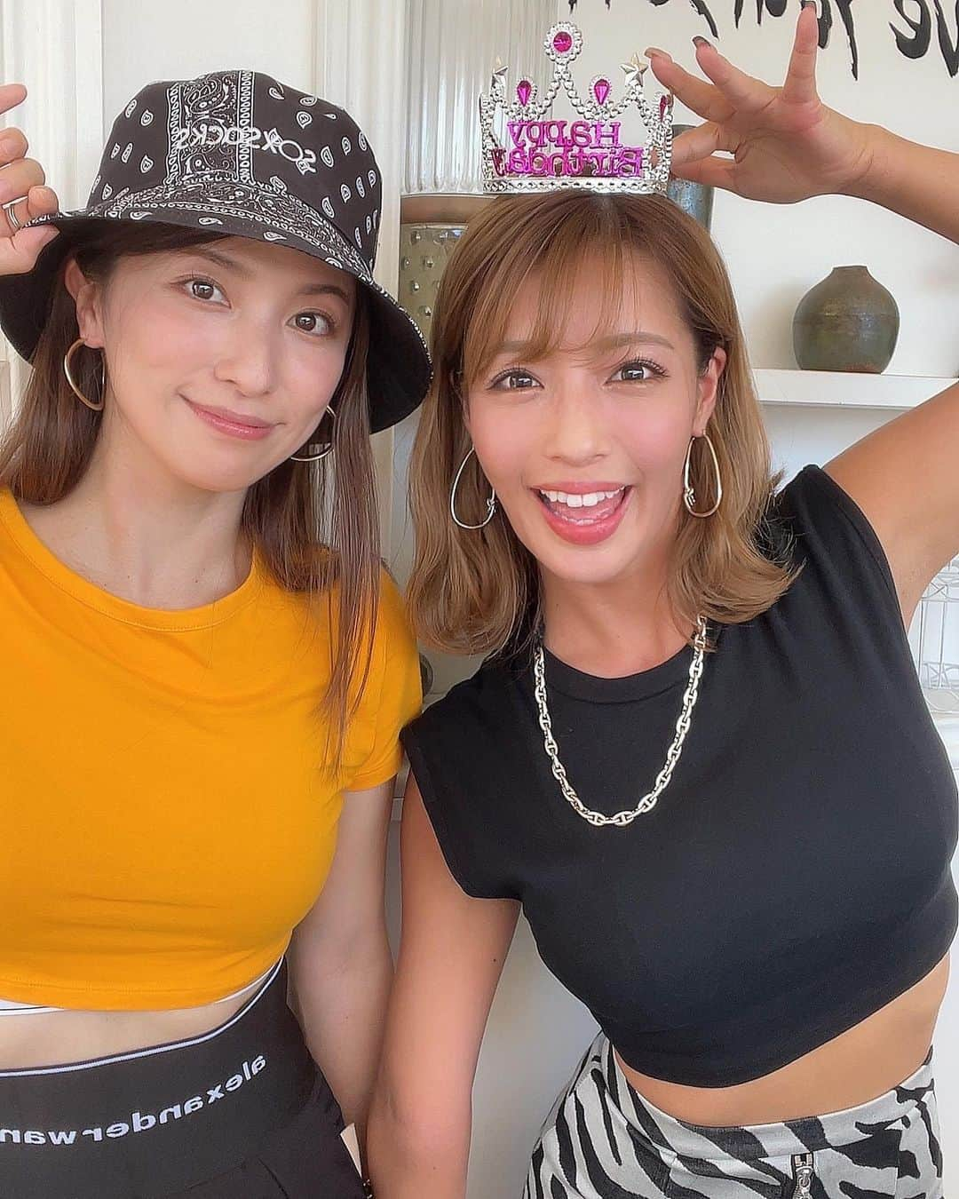 橋本梨菜さんのインスタグラム写真 - (橋本梨菜Instagram)「今日は少し早い生誕イベント🎂 お越しくださった皆様ありがとうございました☺️💐 毎年こうしてお祝いしてもらえてとても幸せです。みんなで笑ってお肉食べて、そんな楽しい時間が毎年過ごせると嬉しいです。たくさん可愛い！をもらえたので大人になりますが見た目だけは歳をとらないように頑張ります😚  れいちぇる💜ともちゃん💜も サプライズで遊びに来てくれてとっても嬉しかった😋✌️  大好きなみんなにお祝いされて ホントに幸せでした！  今日は少し早いお祝いをしてもらいましたが、9/13がお誕生日当日なので、 そこでおめでとう！を是非言ってくださいね🥰  お店を貸してくださった @therose__official さま ありがとうございました😊💗」9月11日 0時41分 - hashimoto_rina_