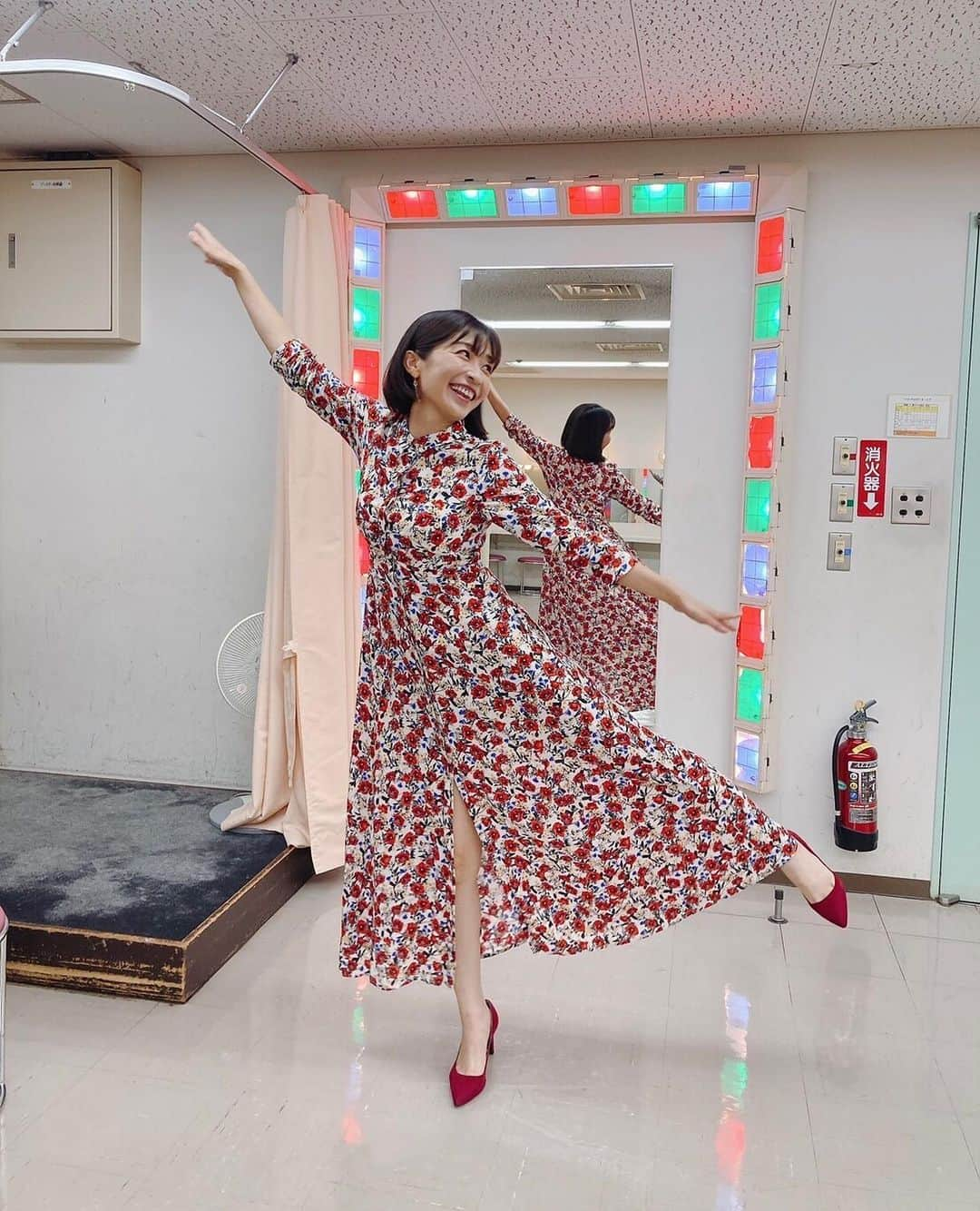 小野真弓さんのインスタグラム写真 - (小野真弓Instagram)「おはようございます🌹  3000ポスト✨ いえーい💕 ダンスダンス〜😆💃  ああ、そうだった、 おかーさんは踊れにゃい😂  アイドル志望のナナちゃんが〜 代わりに、ダンスしてくれるにゃ🐯🐾🎀😆  いつも見てくださってる皆様、 ありがとうございます(o^^o) 🦝🐏🐯🐯🐼🐨🐨🐱🐱🐱🙋‍♀️  昨日は、 千葉県の魅力について、 魅力の発信について、今後の発展についてなど、 千葉愛について、 語り合うイベントに出席させて頂きました😊  改めて私も、 県内の素敵なところへ訪れた際は、 インスタにて、 シェアさせて頂きたいと思っています😆  春夏秋冬 オススメの場所が沢山あります✨ 🌸🌺🌾☃️ これからの紅葉の季節も楽しみ😆  皆様も是非、 千葉のオススメの場所やグルメなど✨  #千葉っていいね   をつけて、 シェアしてみてくださいね😆 私も皆様の情報をチェックして、 まだ知らない場所を探索してみたいと思います☺️  それでは〜 良い日曜日をお過ごしください(о´∀`о)🍀  #3000ポスト #千葉lover #千葉暮らし  #チワワ#ハナちゃん #チワマル#ハルくん #雑種猫兄妹#アオくん#ナナちゃん #お泊まり猫#ちりんくん 🐾 #家族募集中 #さばとら姉妹#ろくちゃん#ろなちゃん #仔猫兄妹#風くん#鈴ちゃん#音ちゃん #仔猫のお世話#風くん」9月11日 10時05分 - hanaharuaroi