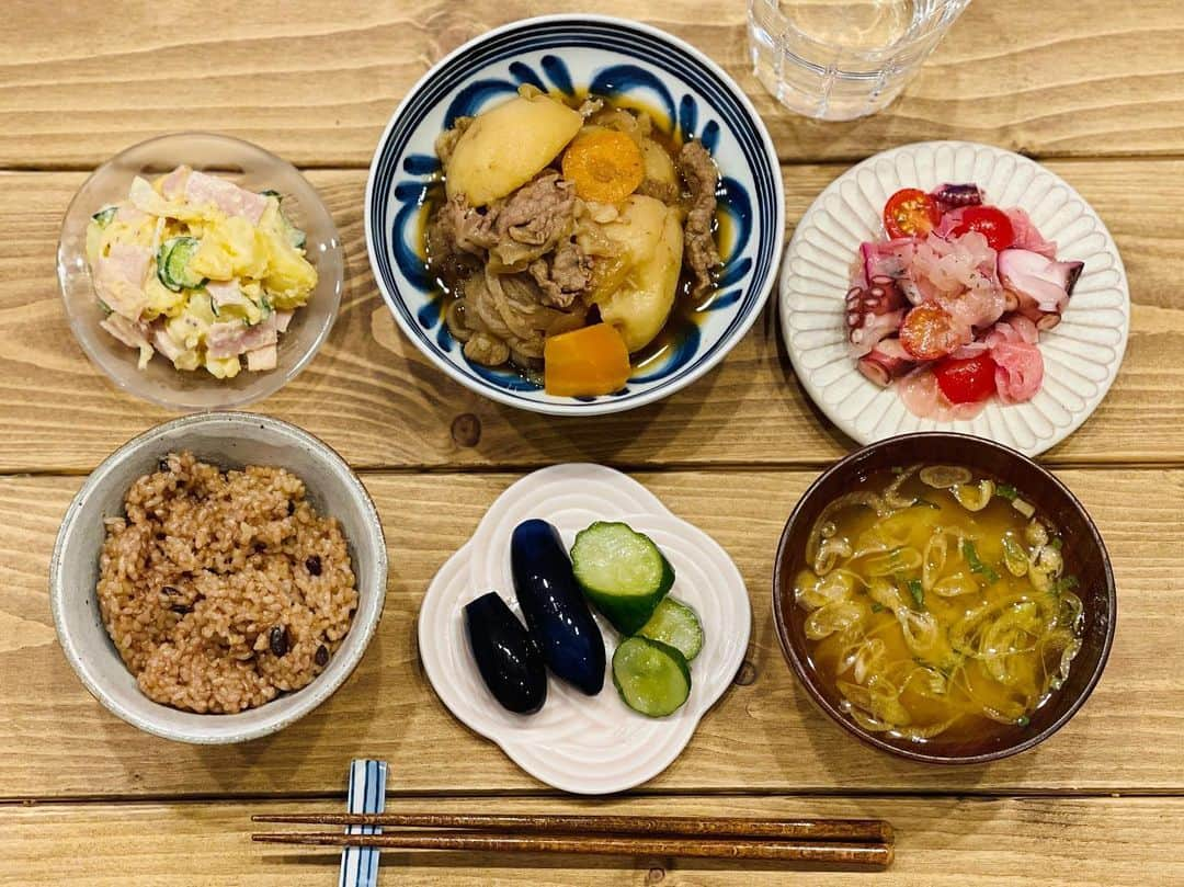 栗原恵さんのインスタグラム写真 - (栗原恵Instagram)「. #めぐご飯🌰   と自分の椅子だと思っている縁🪑」9月11日 12時22分 - megumi_kurihara_official