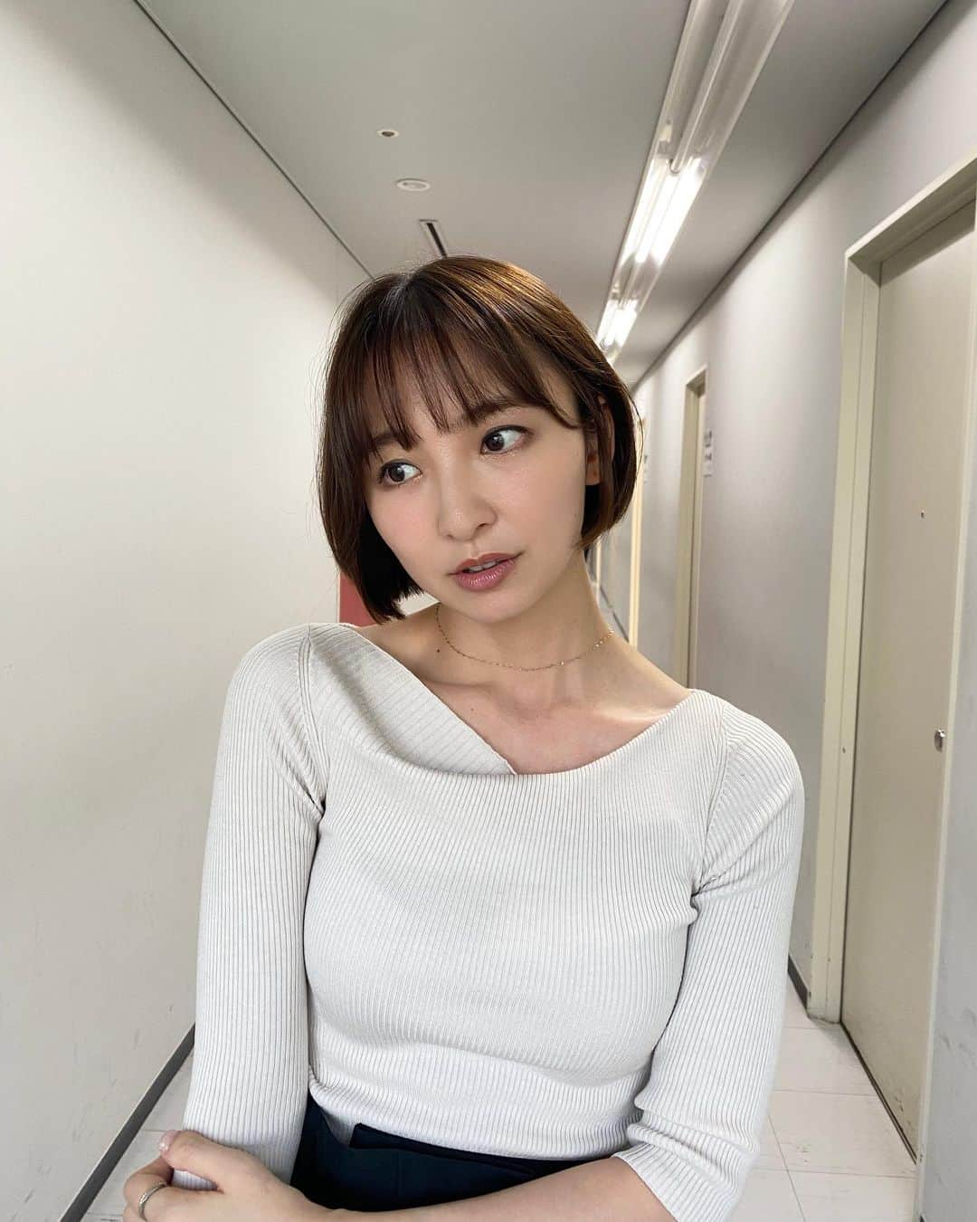 篠田麻里子さんのインスタグラム写真 - (篠田麻里子Instagram)「いつかの私服👚 秋服だよもう秋だね🍂  tops @fray_id  skirt @cadune_official  shoes @miumiu  bag @newbottega   #大人コーデ #marikoday#秋服#ootd」9月11日 17時03分 - shinodamariko3